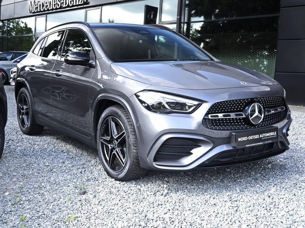 Mercedes-Benz-GLA 200 d-image-4