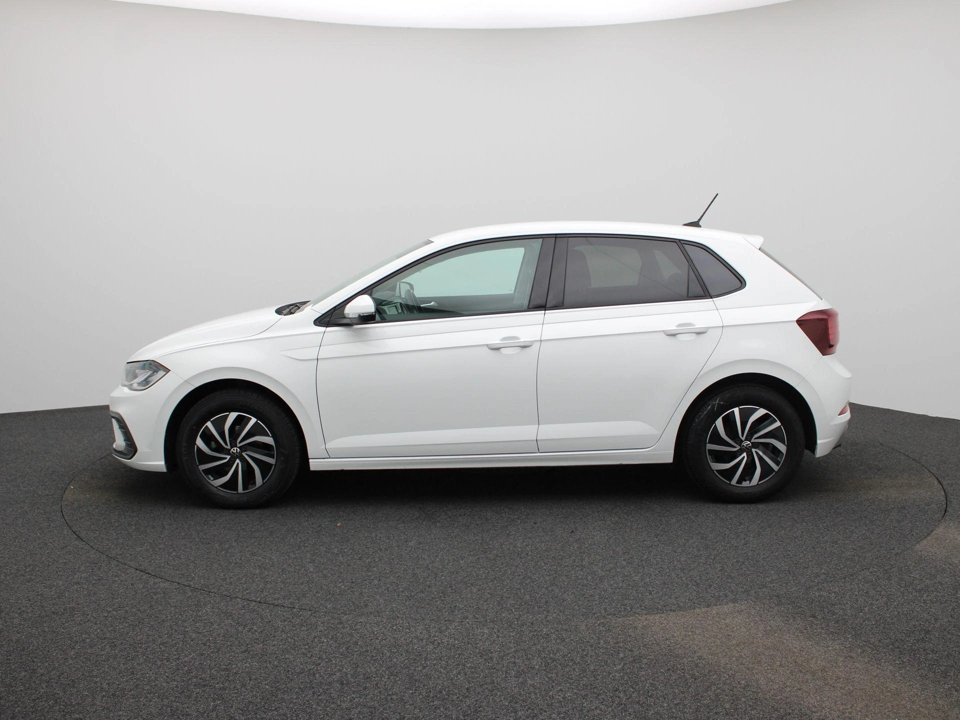 Volkswagen-Polo-image-3