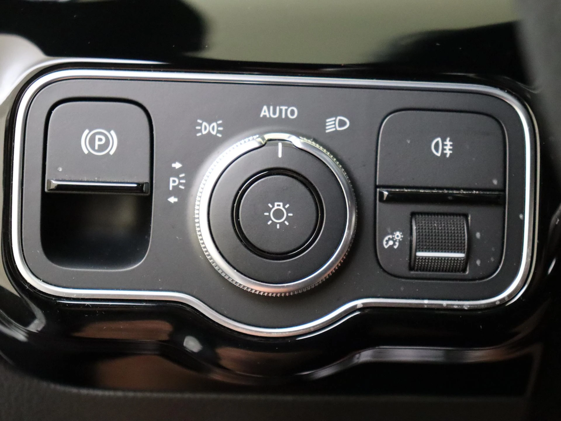 Mercedes-Benz-CLA-image-22