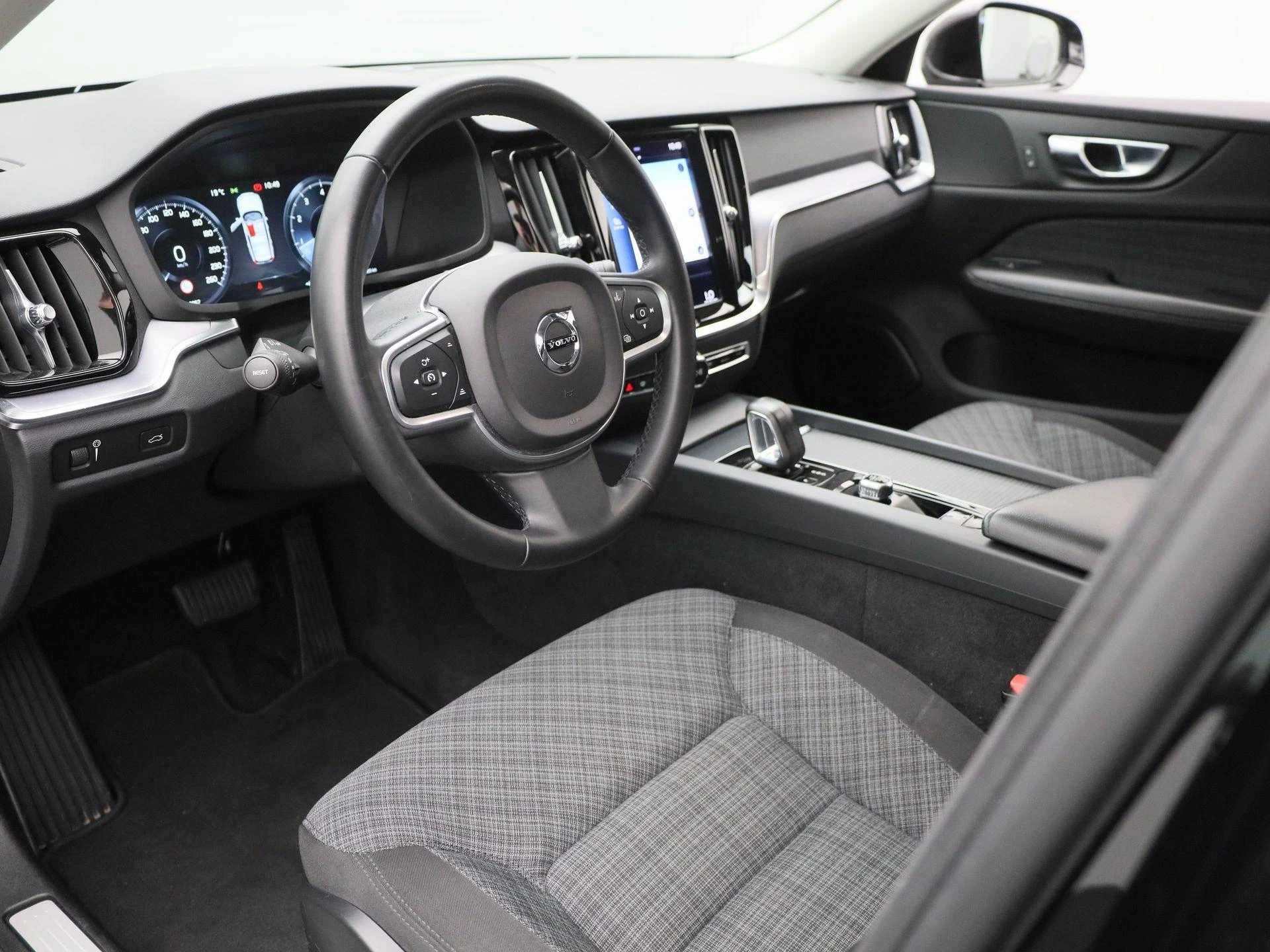 Volvo-V60-image-16