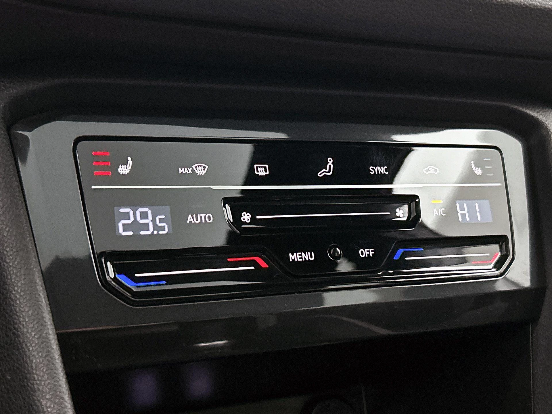 Volkswagen-Tiguan-image-26