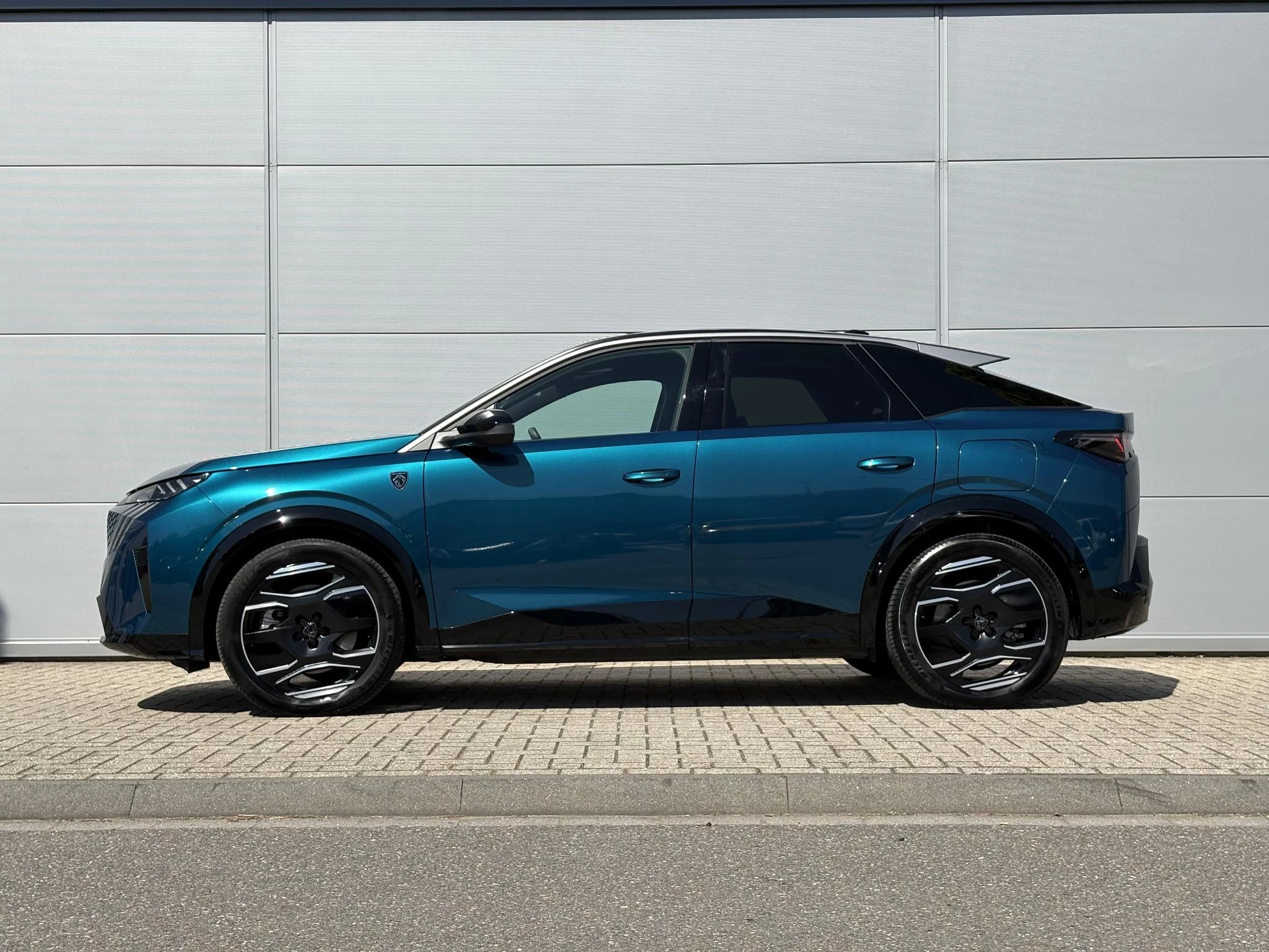 Peugeot-e-3008-image-2