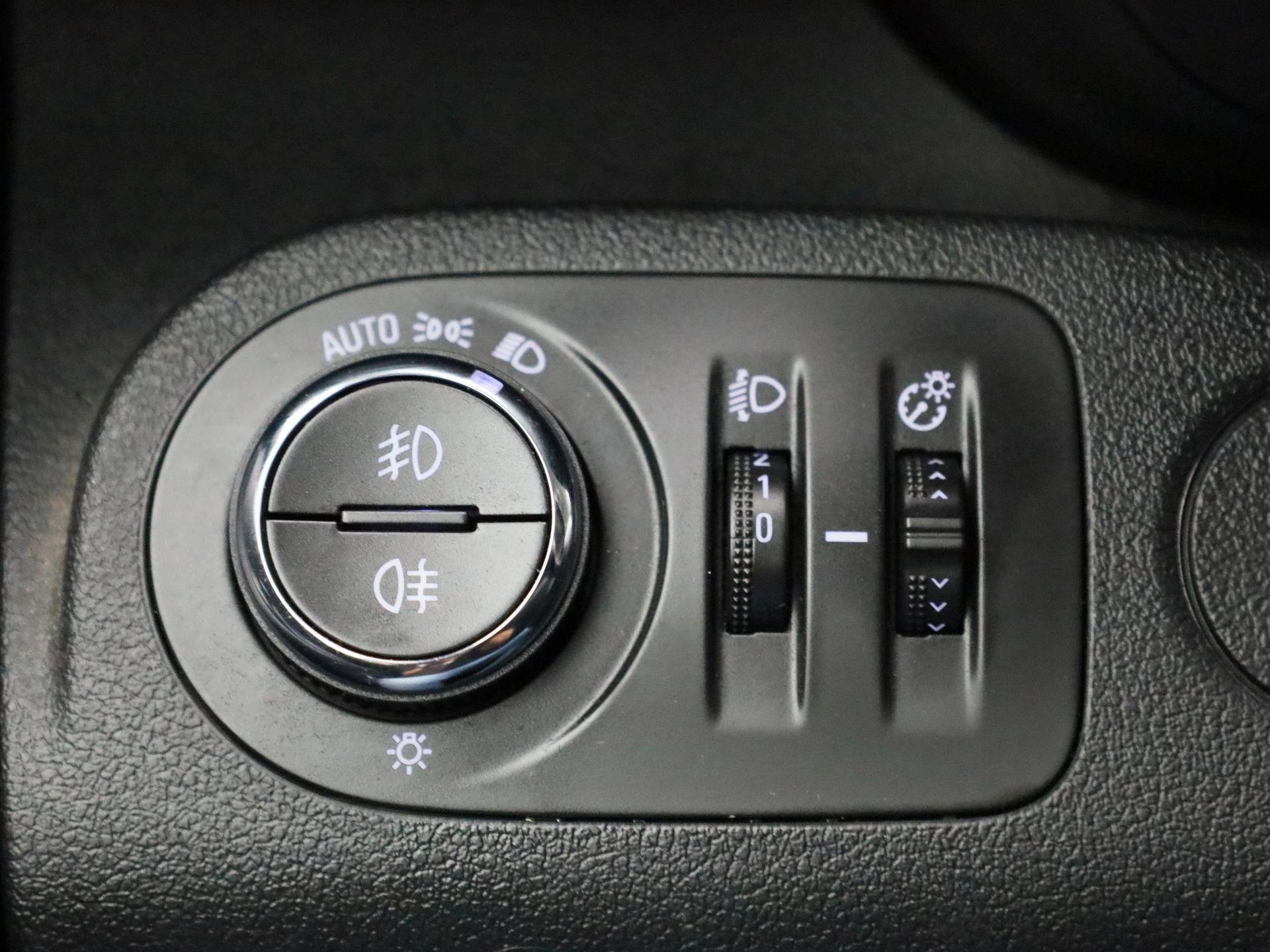 Opel-Combo Life-image-21