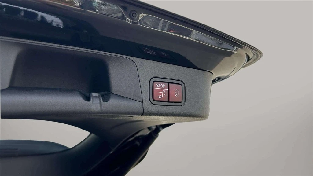 Mercedes-Benz-EQB-image-26