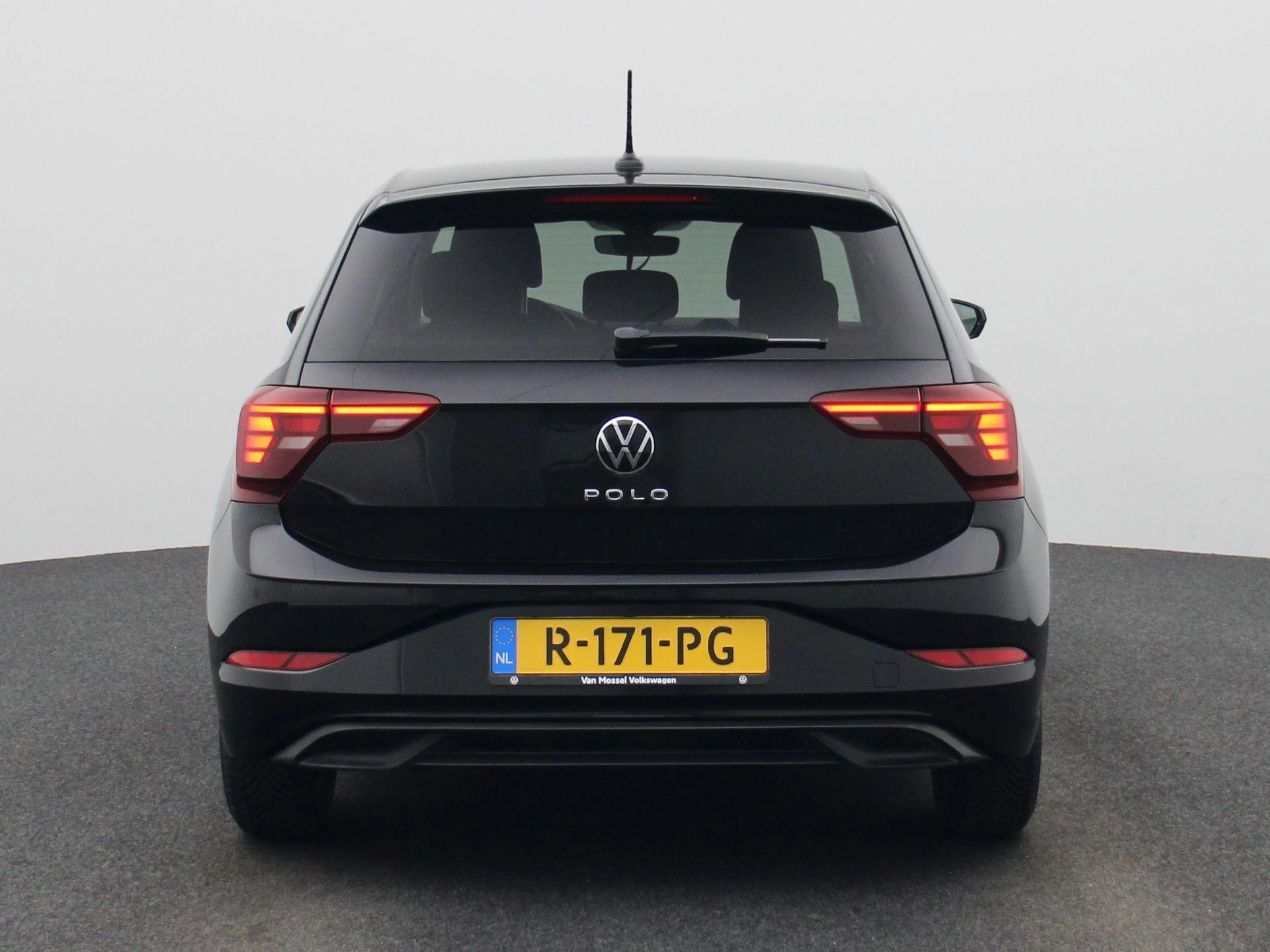 Volkswagen-Polo-image-4