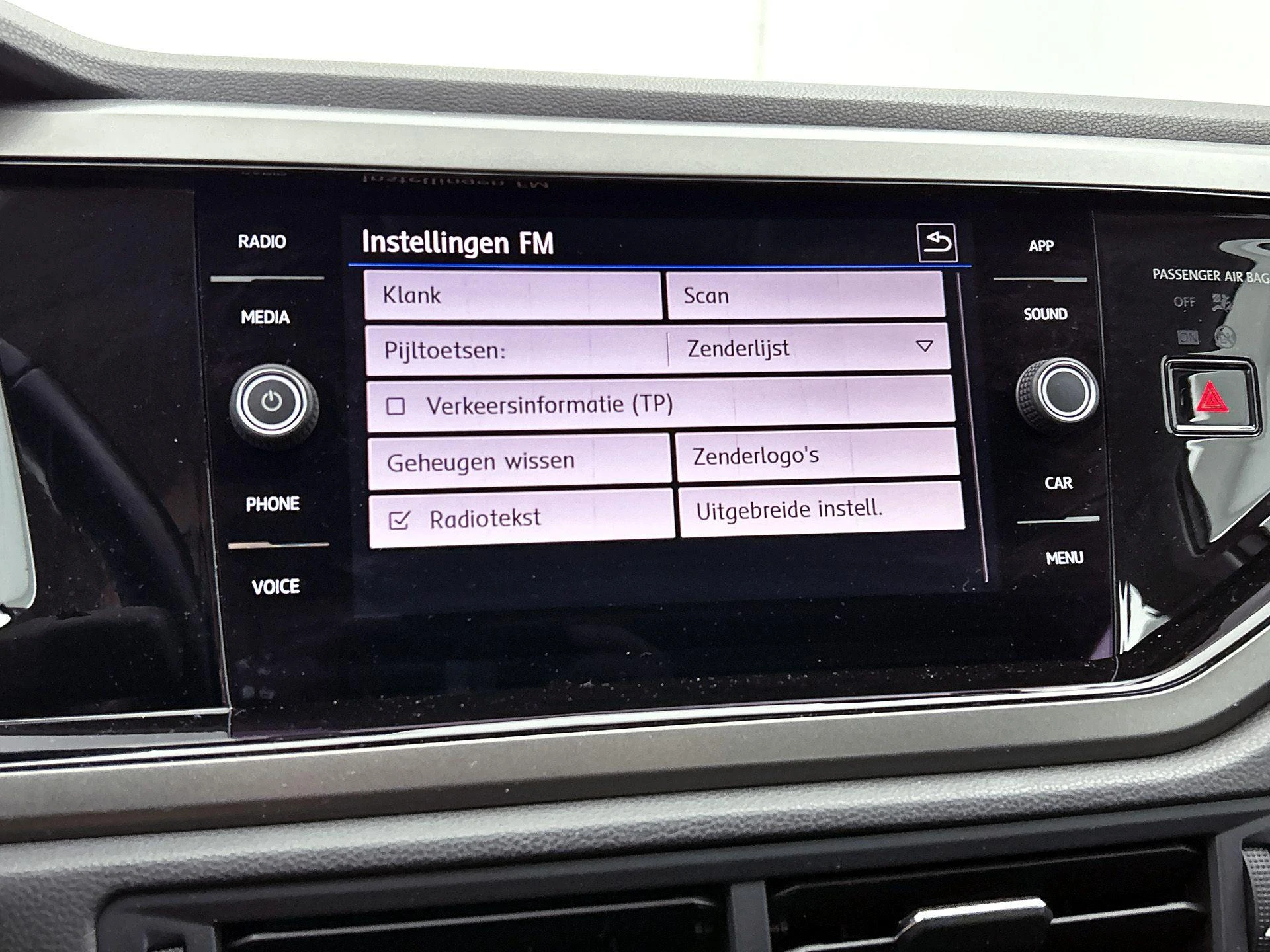 Volkswagen-Polo-image-6