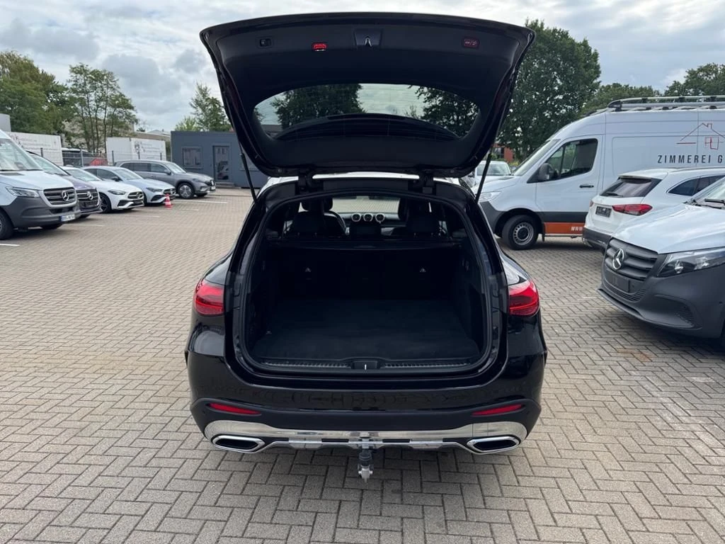 Mercedes-Benz-GLC 300 d-image-13