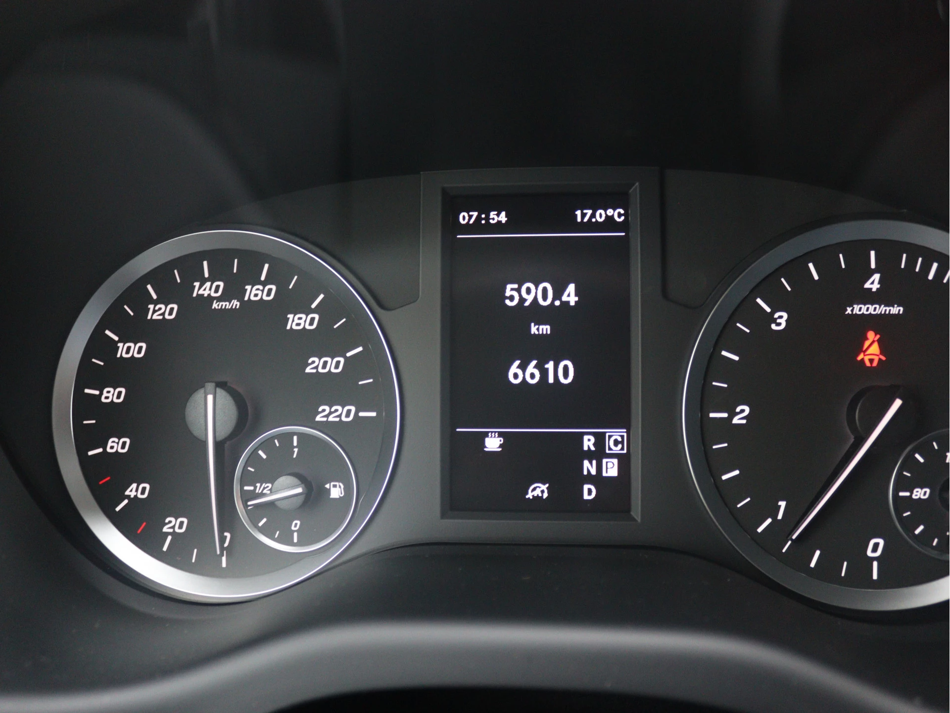 Mercedes-Benz-Vito-image-6