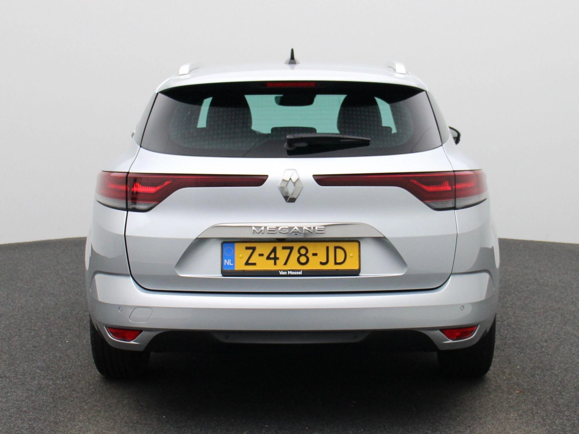 Renault-Mégane Estate-image-4