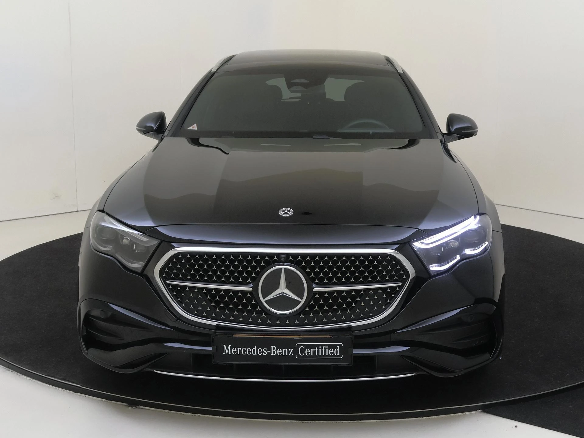 Mercedes-Benz-E-Klasse-image-5