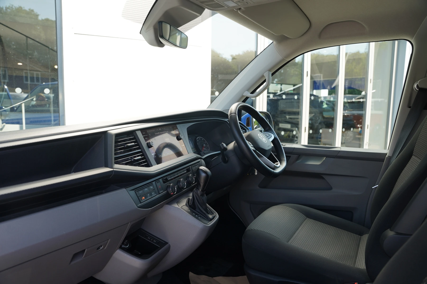 Volkswagen-Transporter-image-1