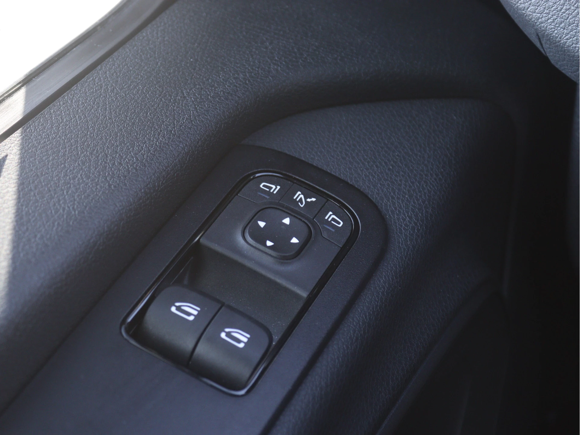 Mercedes-Benz-Sprinter-image-11