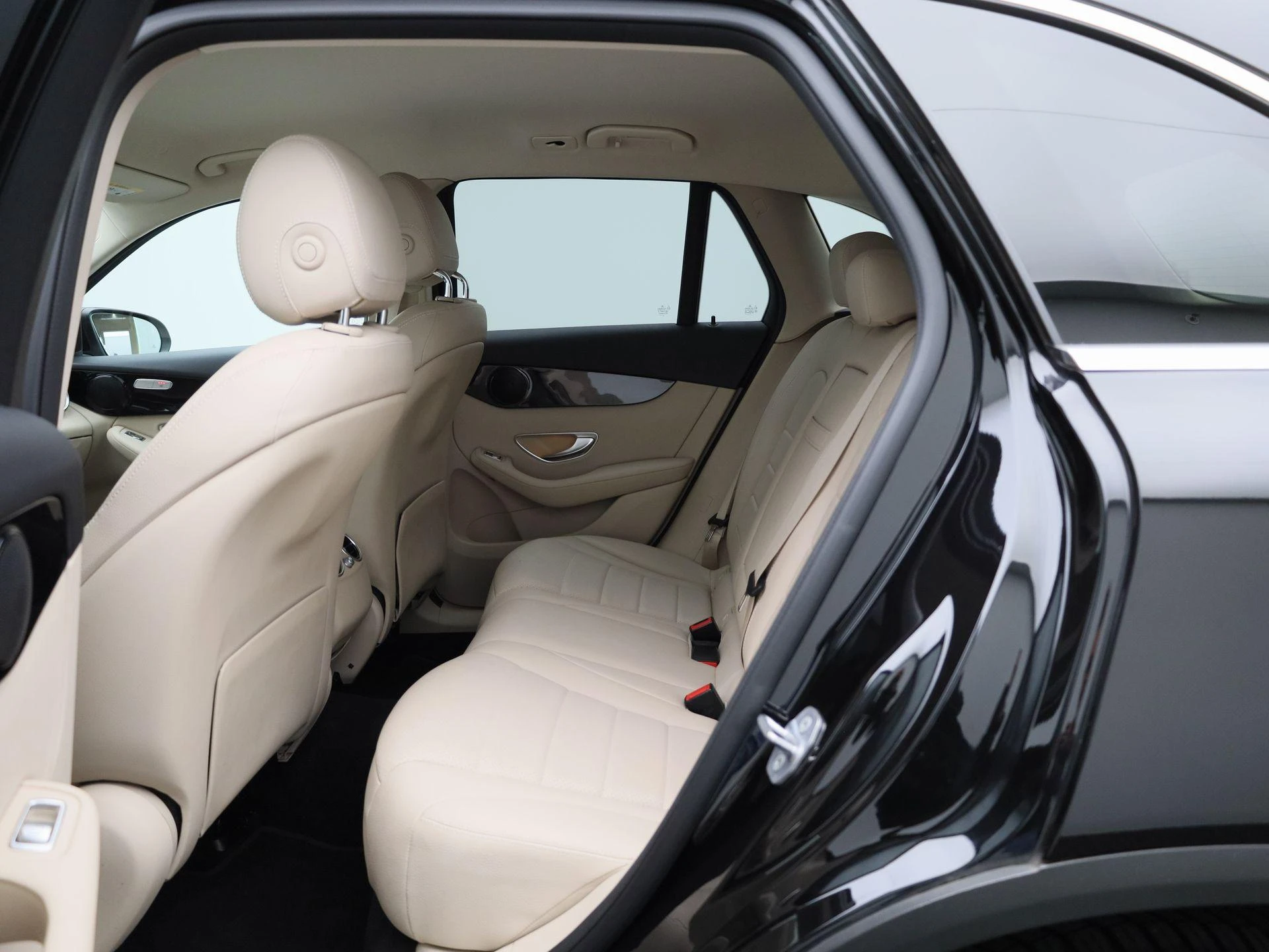 Mercedes-Benz-GLC-image-10