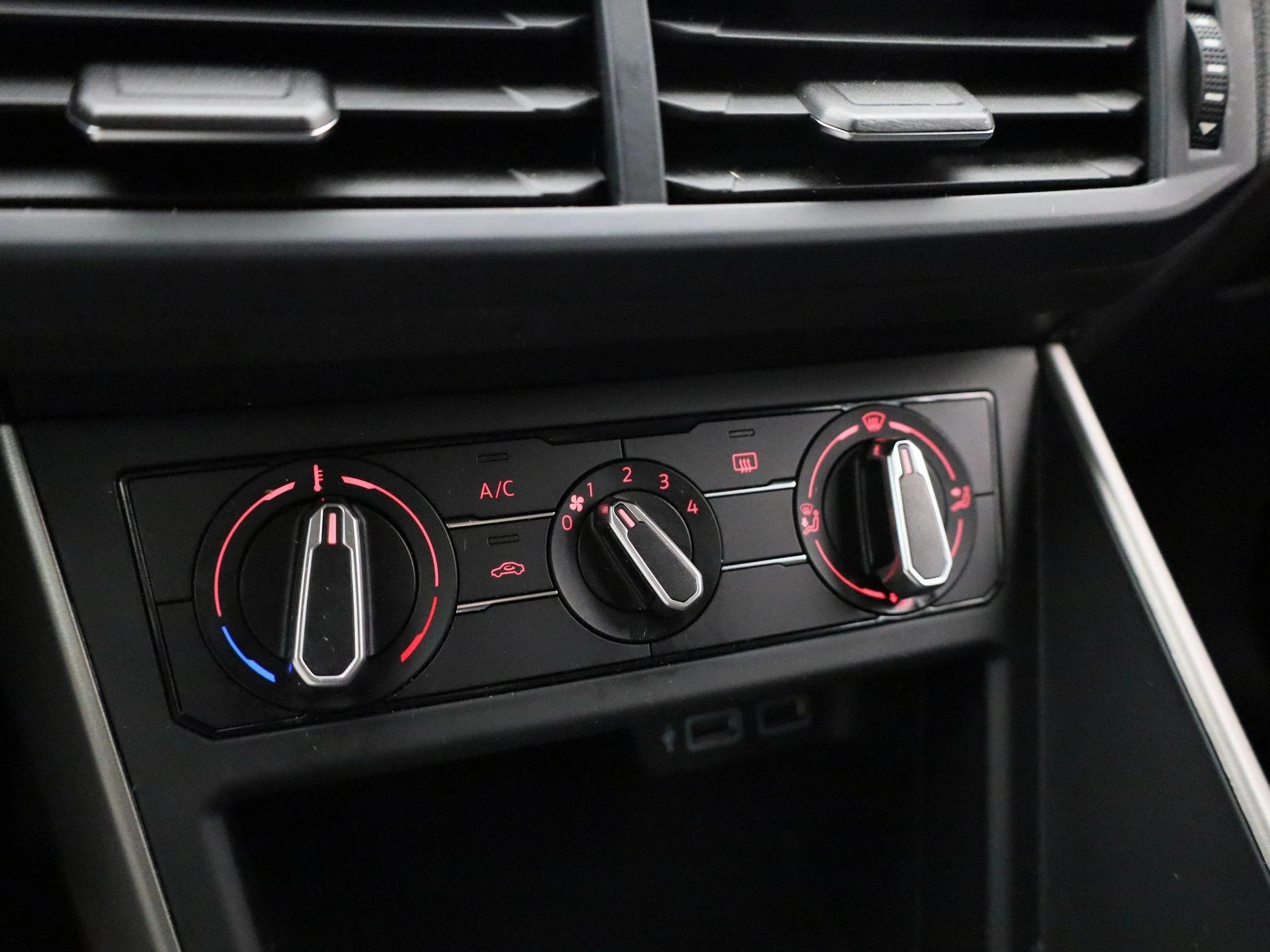 Volkswagen-Polo-image-22