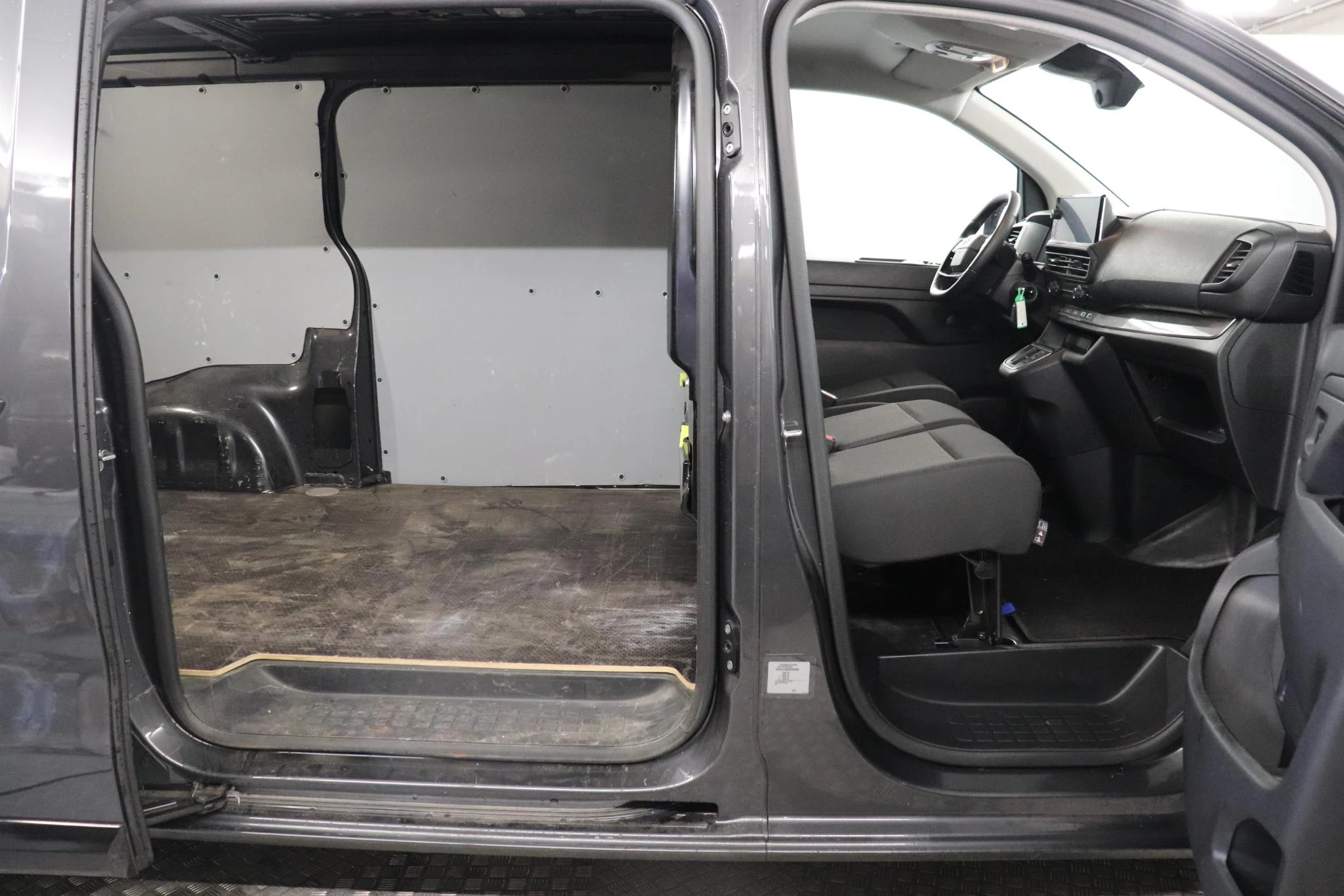 Opel-Vivaro-image-11