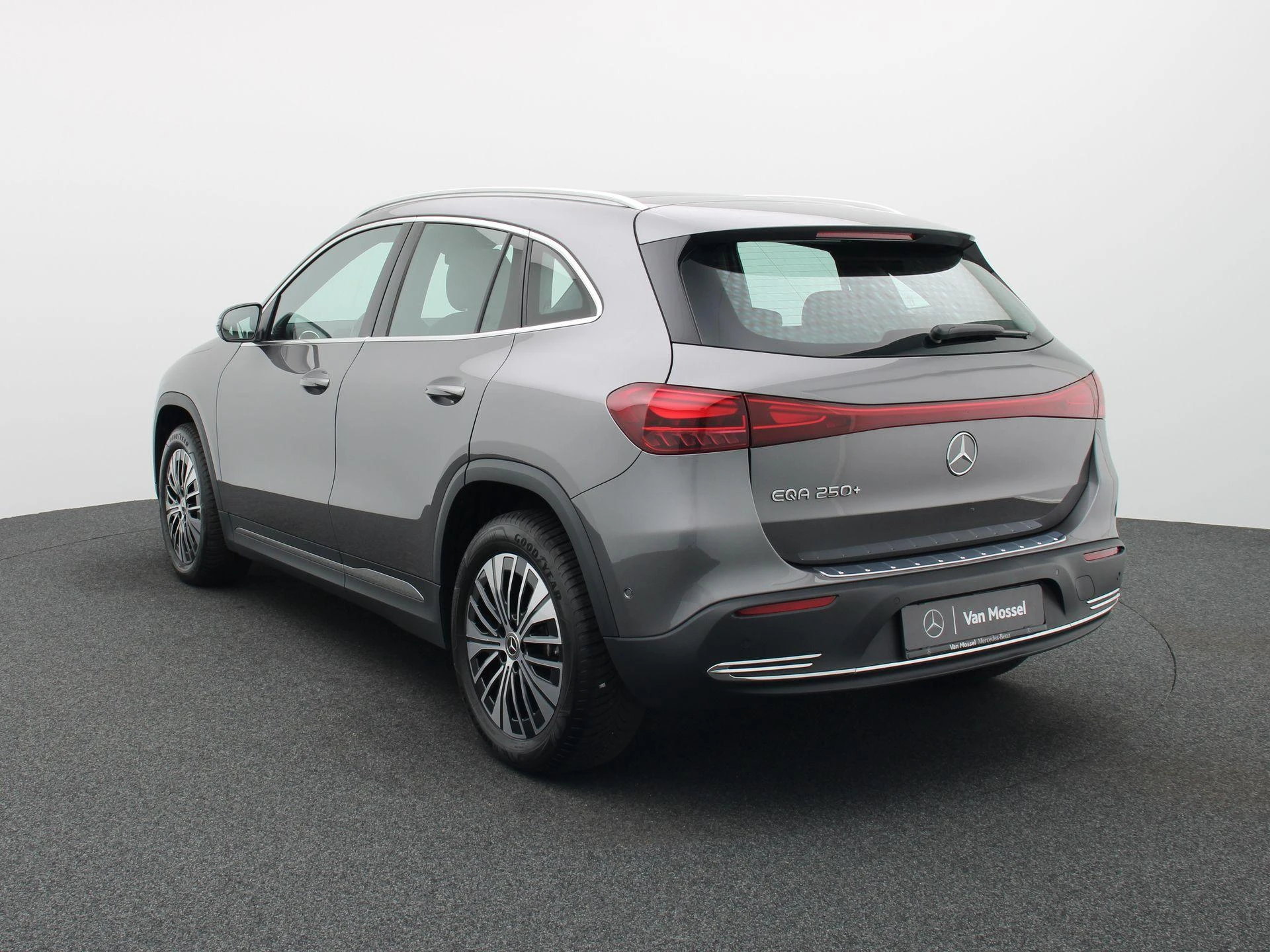 Mercedes-Benz-EQA-image-1