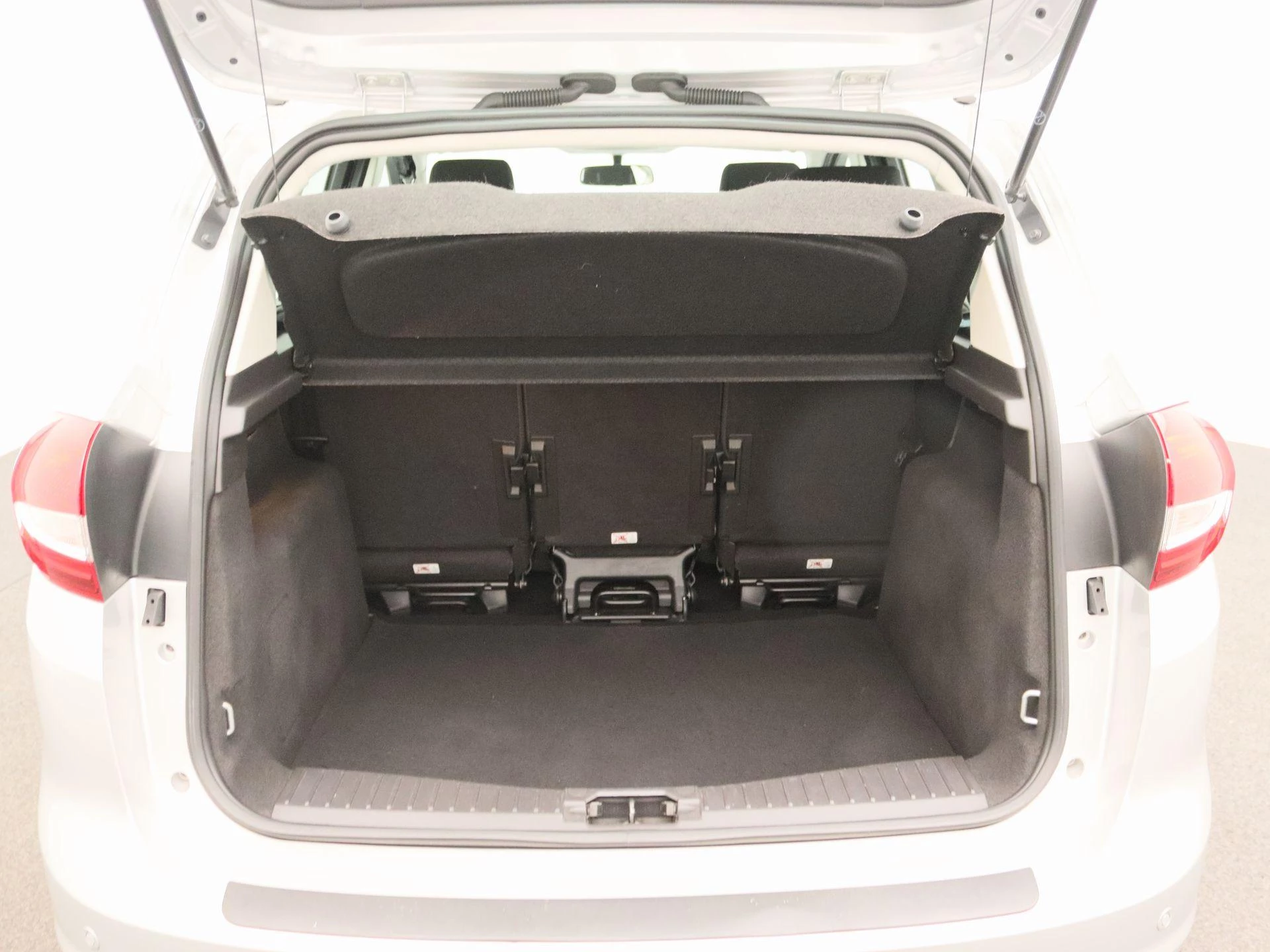 Ford-C-MAX-image-13