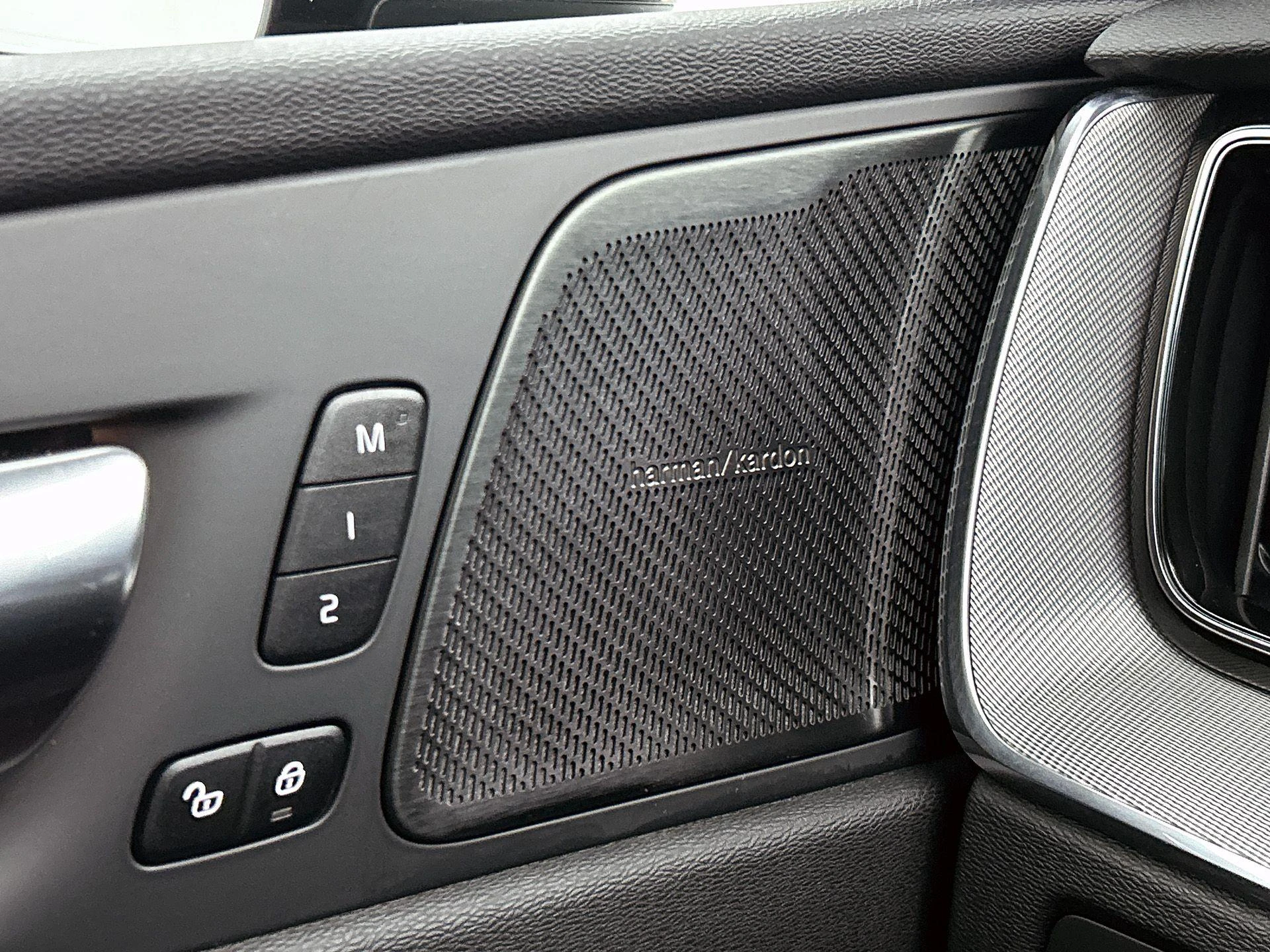 Volvo XC60 2.0 B5 R-Design