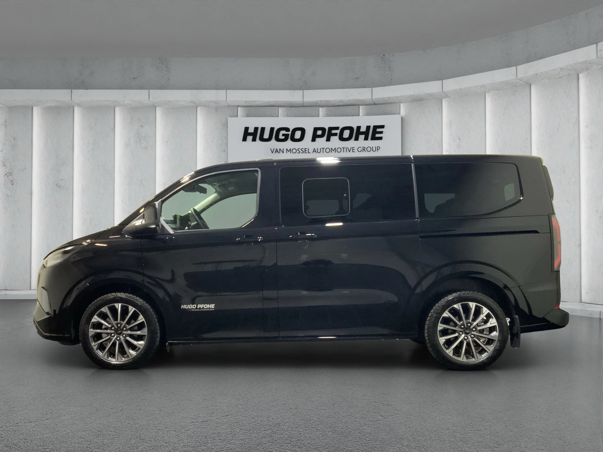 Ford-Tourneo Custom-image-1