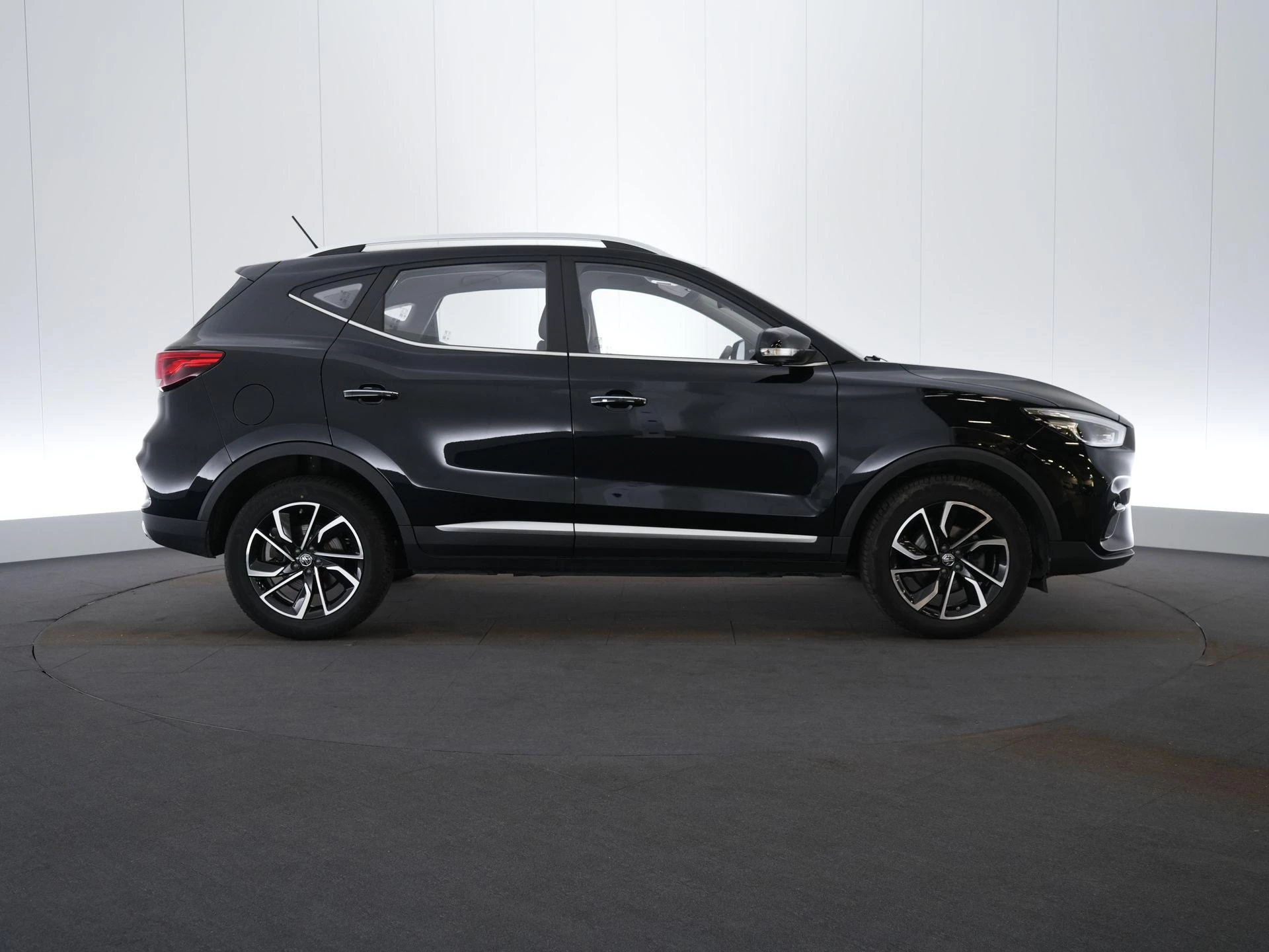 MG ZS ICE 1.0 AT LUXURY FWD