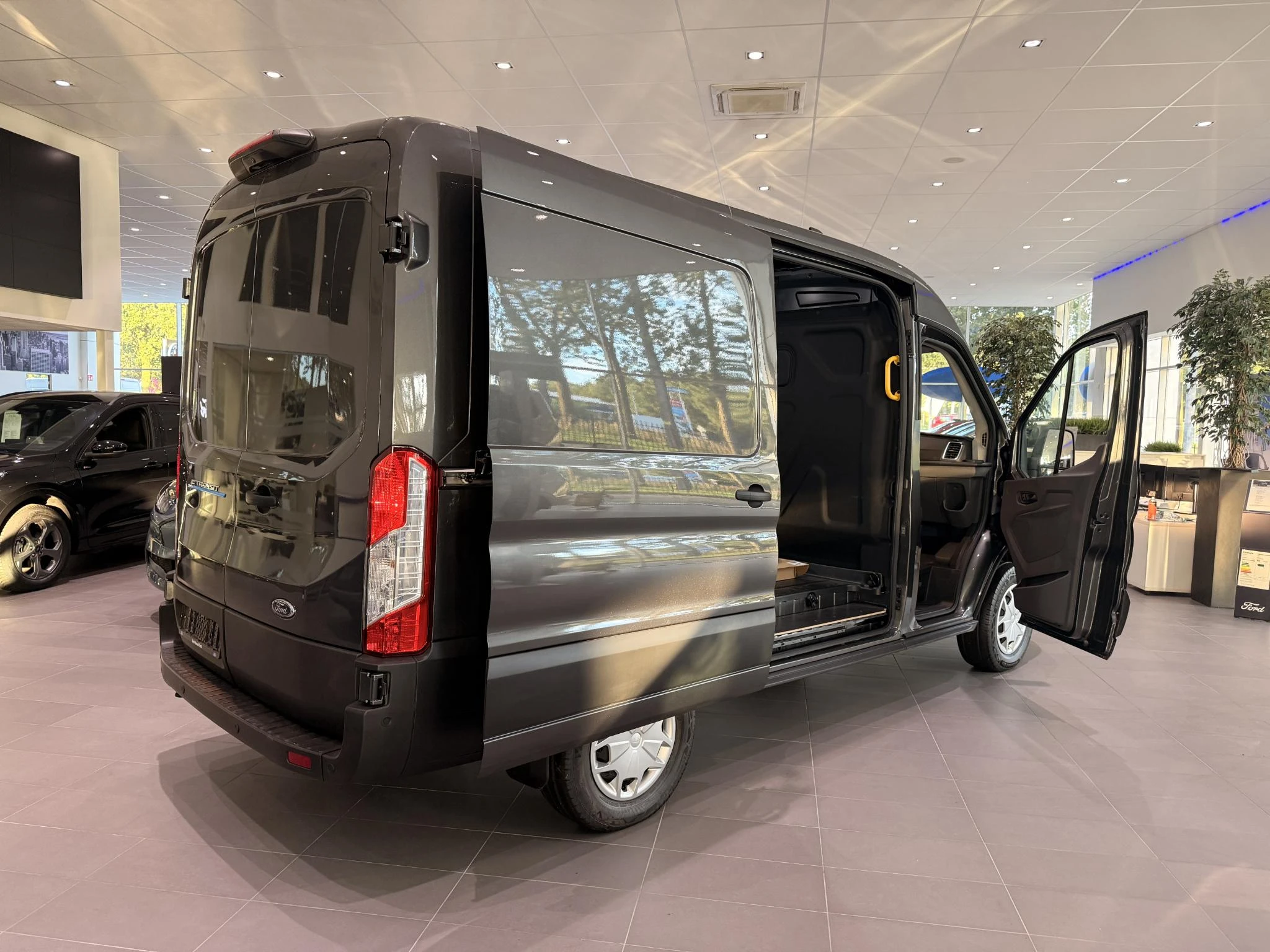 Ford-E-Transit-image-10