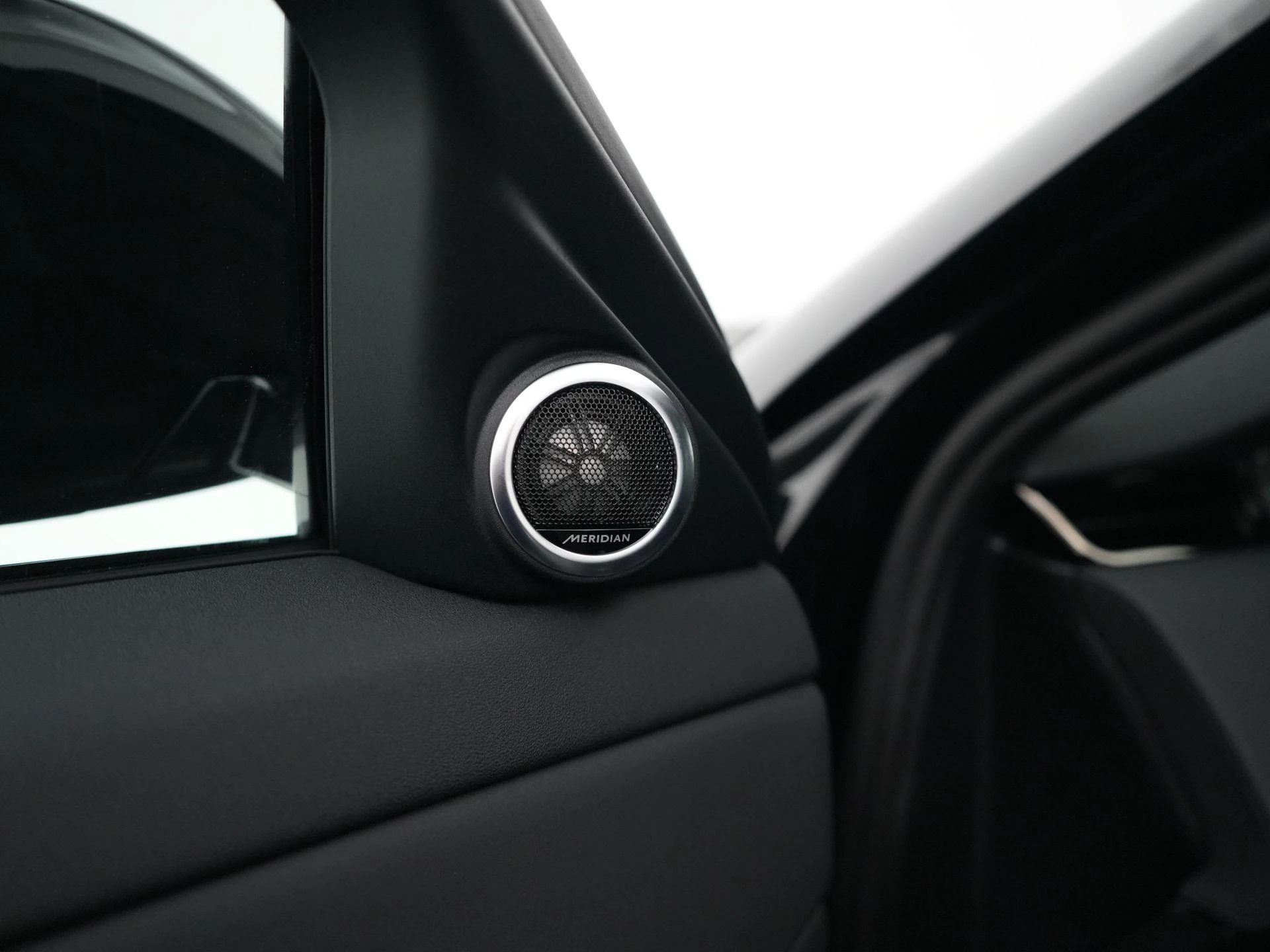 Land Rover-Range Rover Evoque-image-32