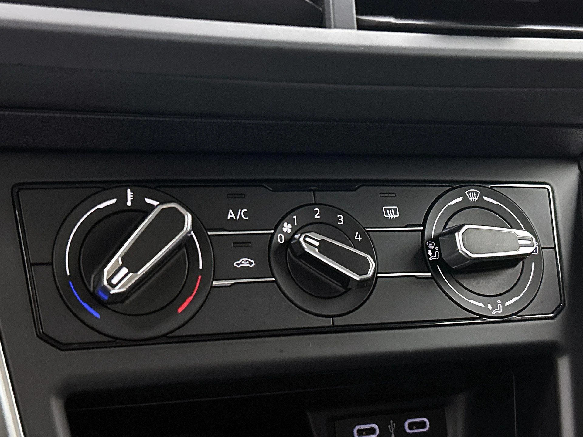 Volkswagen-Polo-image-22