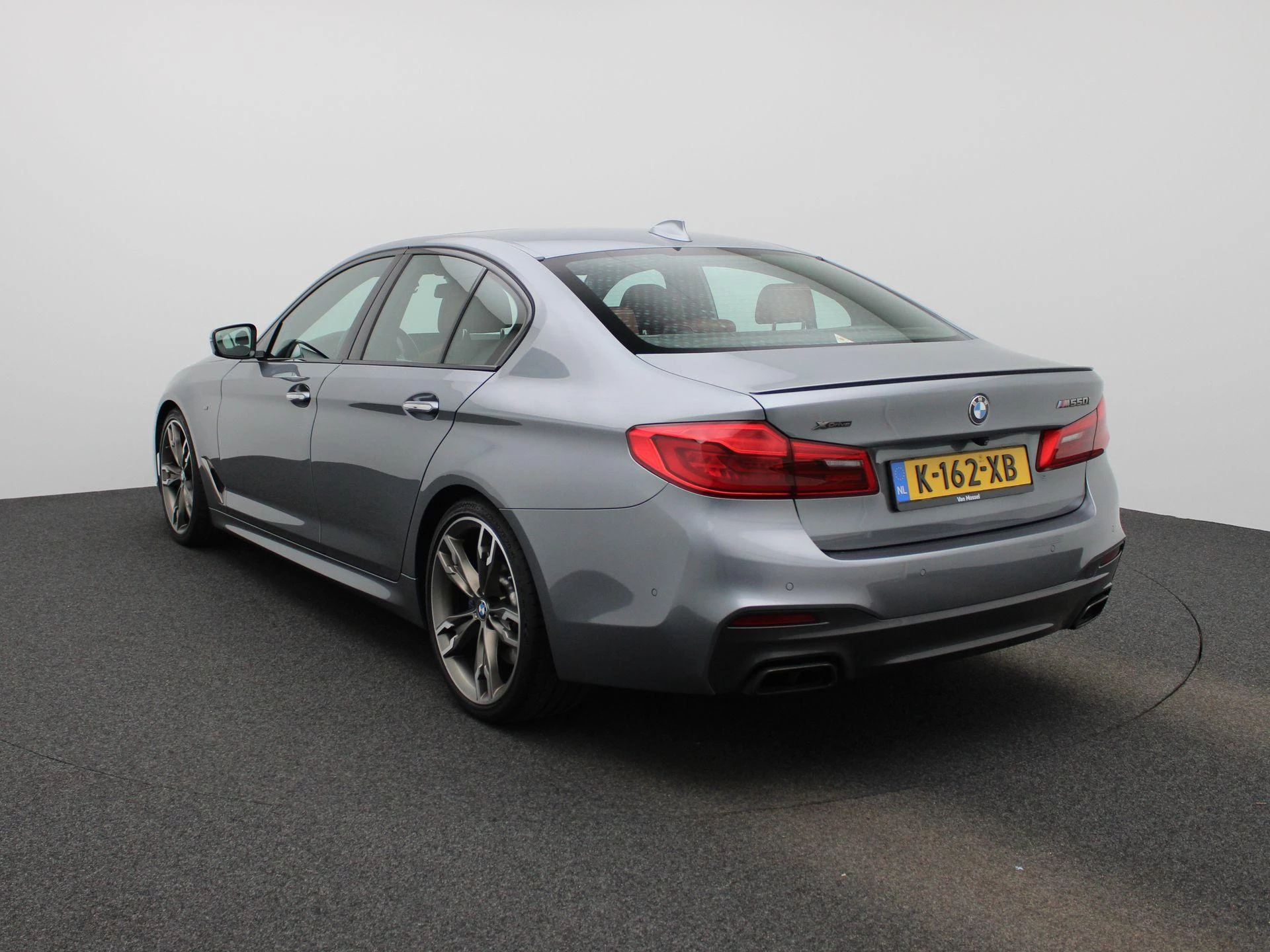 BMW 5 Serie M550i xDrive High Executive