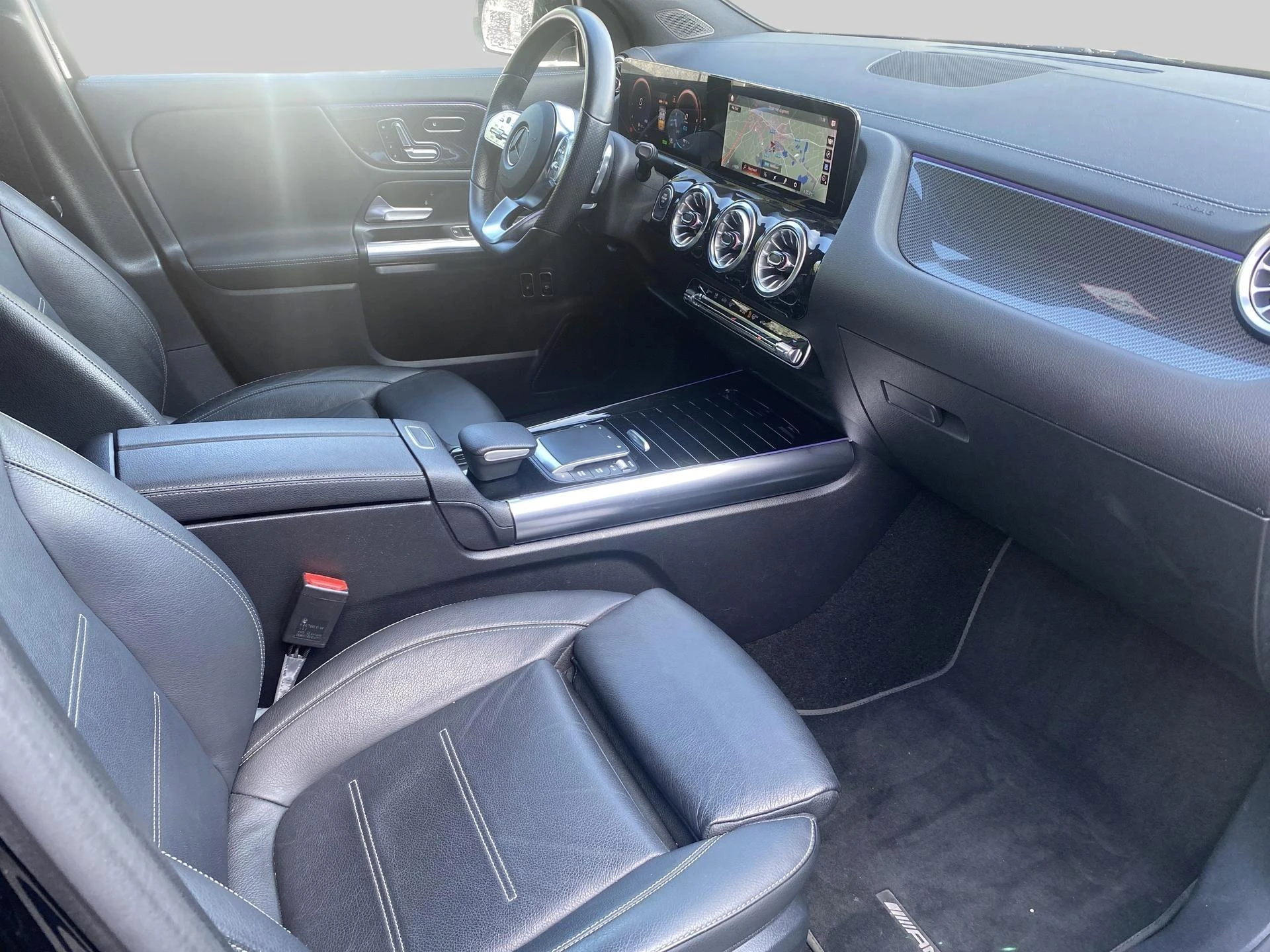 Mercedes-Benz-GLA-image-14