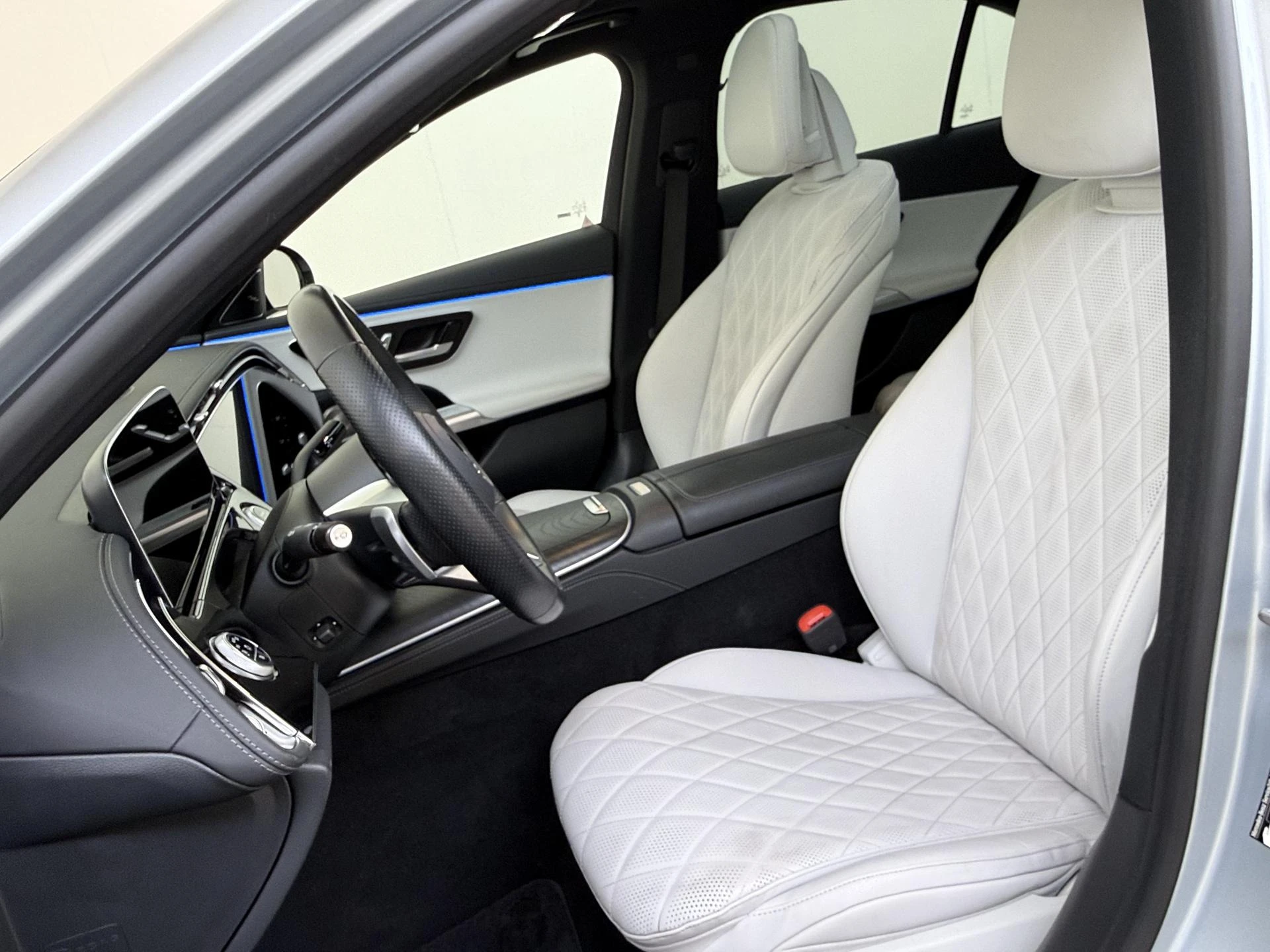 Mercedes-Benz-E-Klasse-image-10