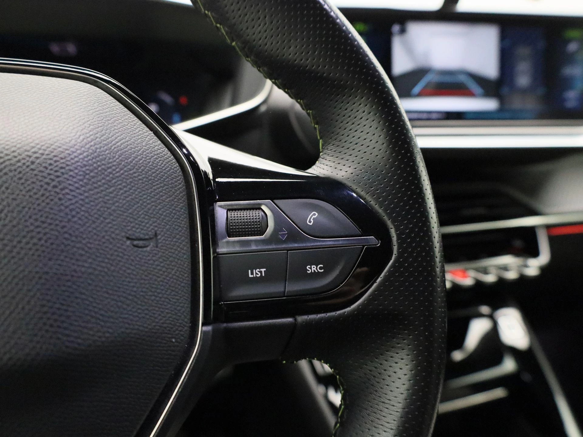 Peugeot-e-2008-image-10