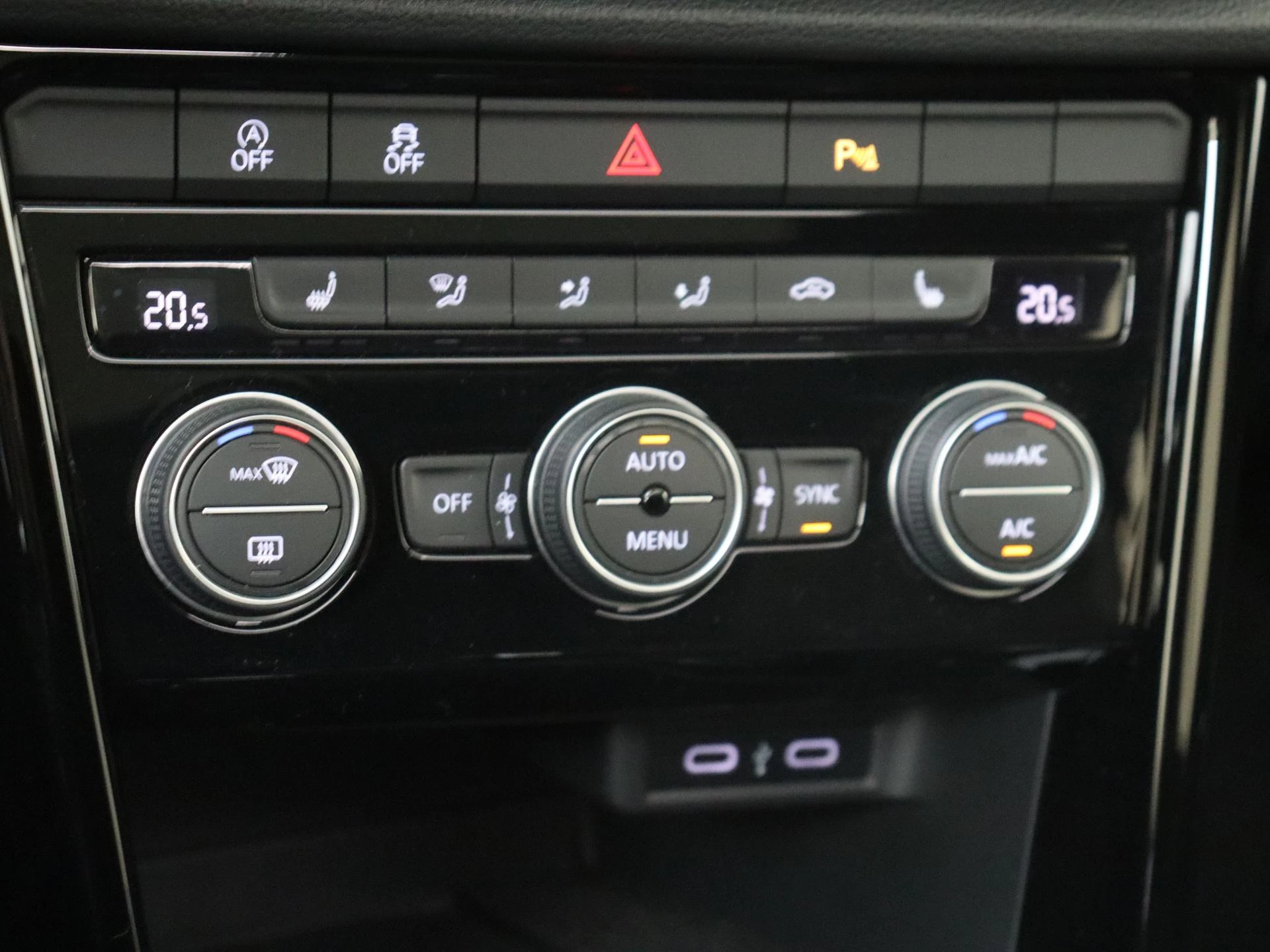 Volkswagen-T-Roc-image-18