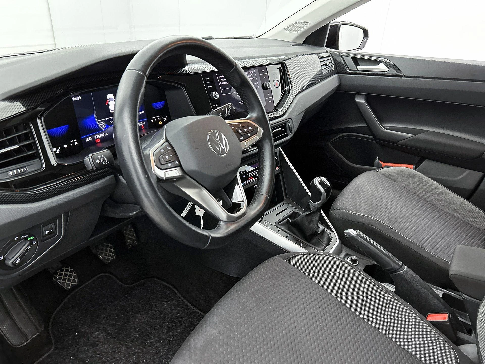 Volkswagen-Polo-image-20