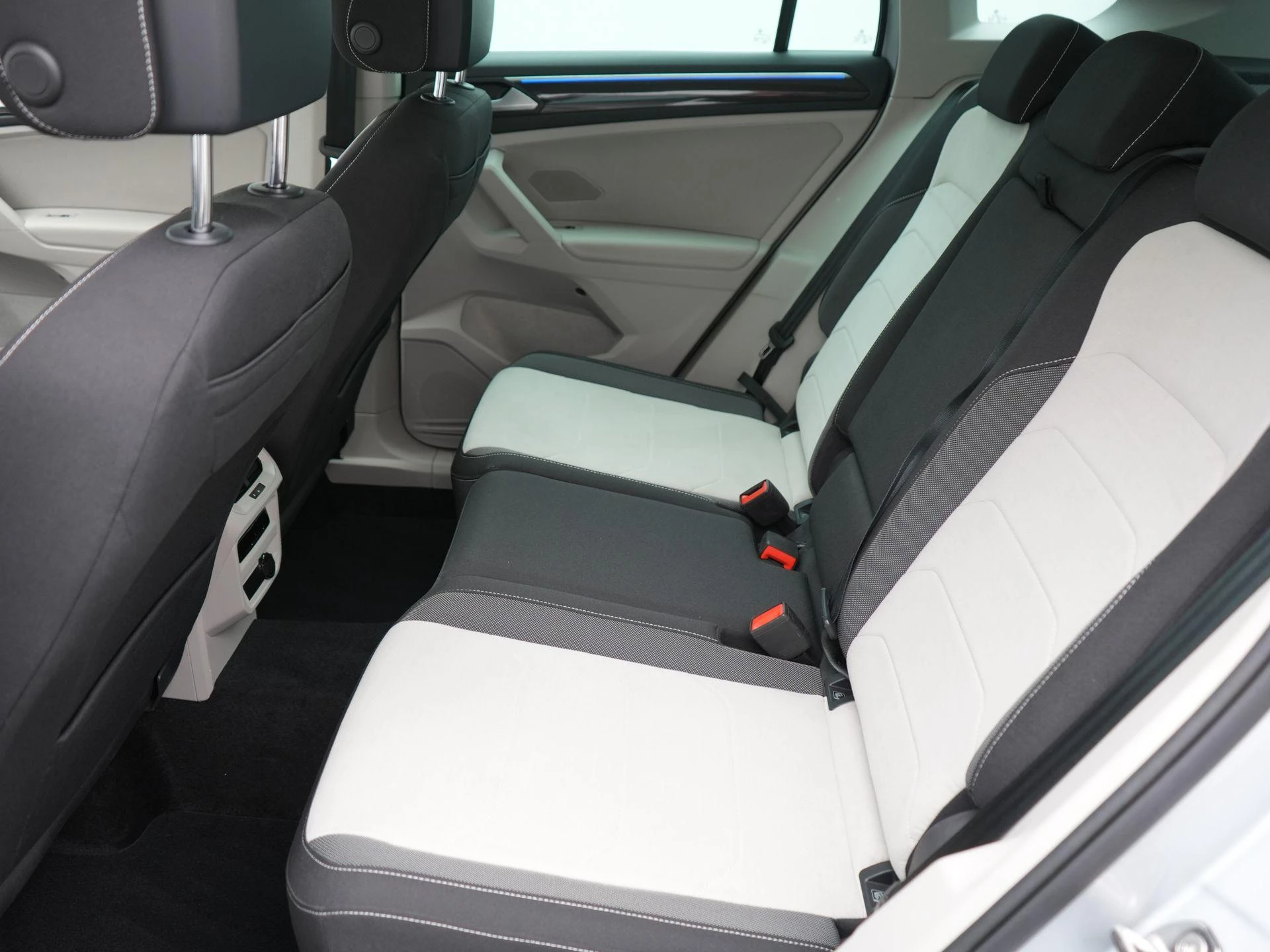 Volkswagen-Tiguan-image-9