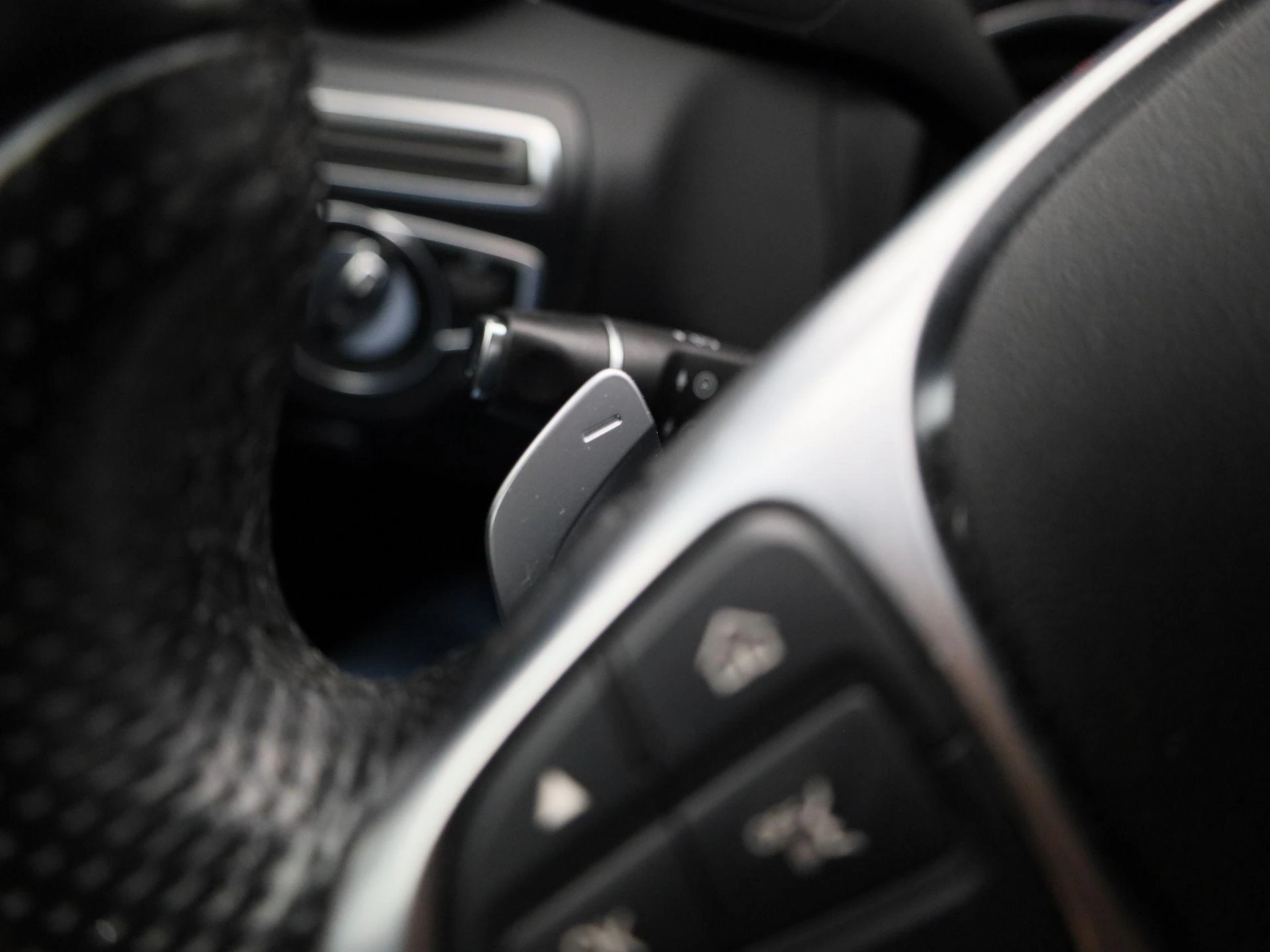 Mercedes-Benz-C-Klasse-image-25