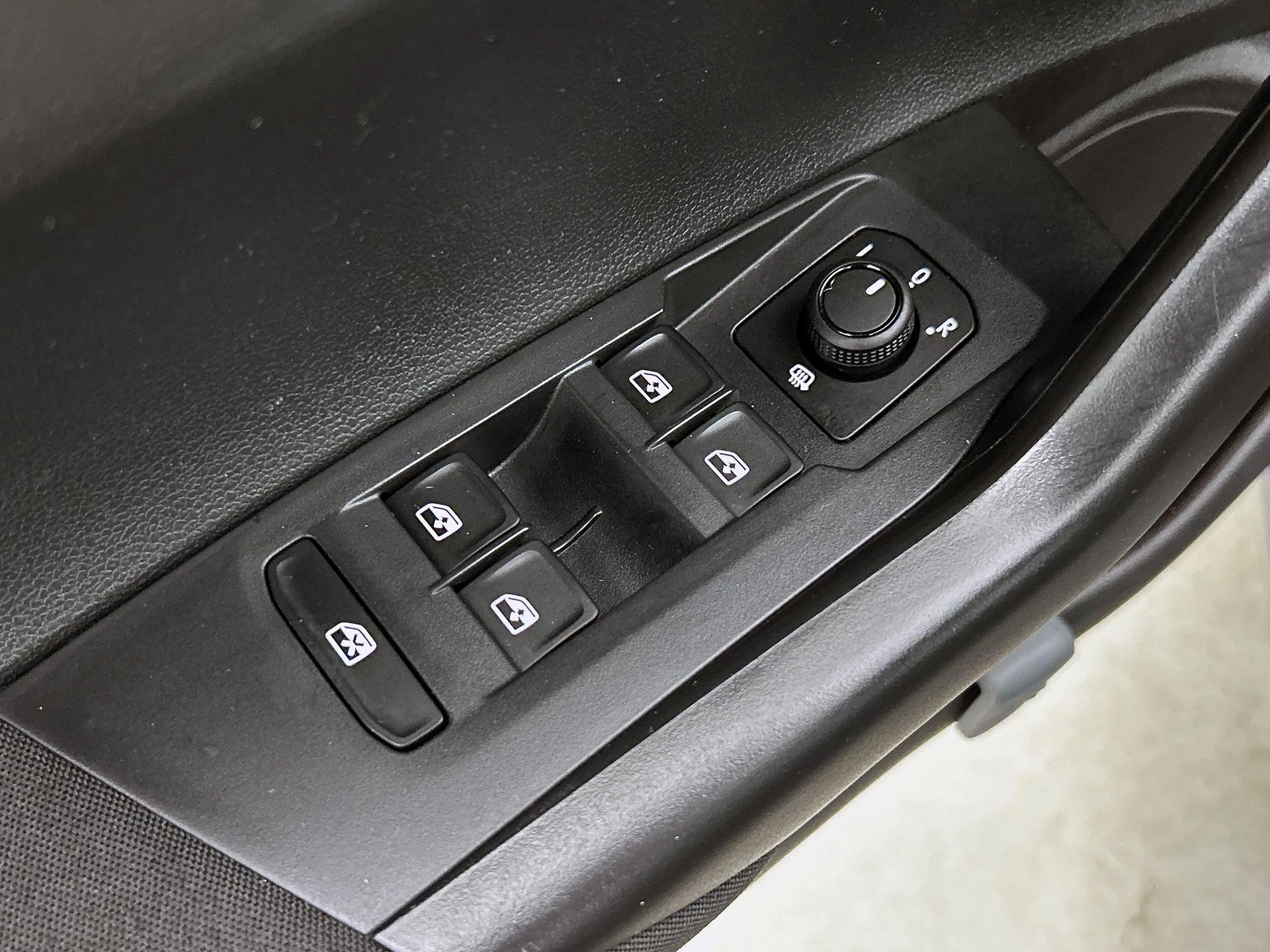 Volkswagen-Polo-image-28