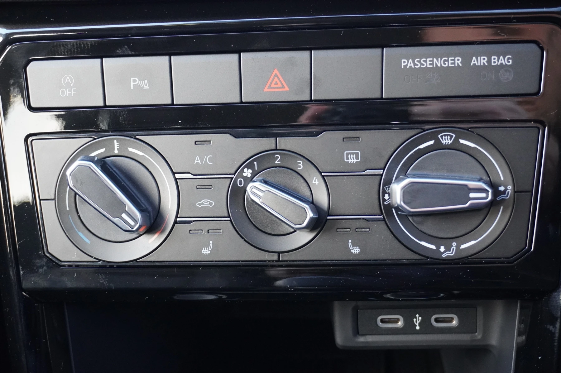 Volkswagen-T-Cross-image-35