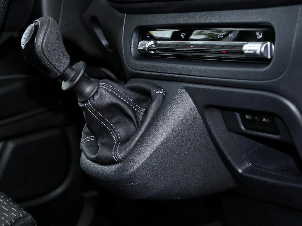 Mercedes-Benz-Vito 116-image-11