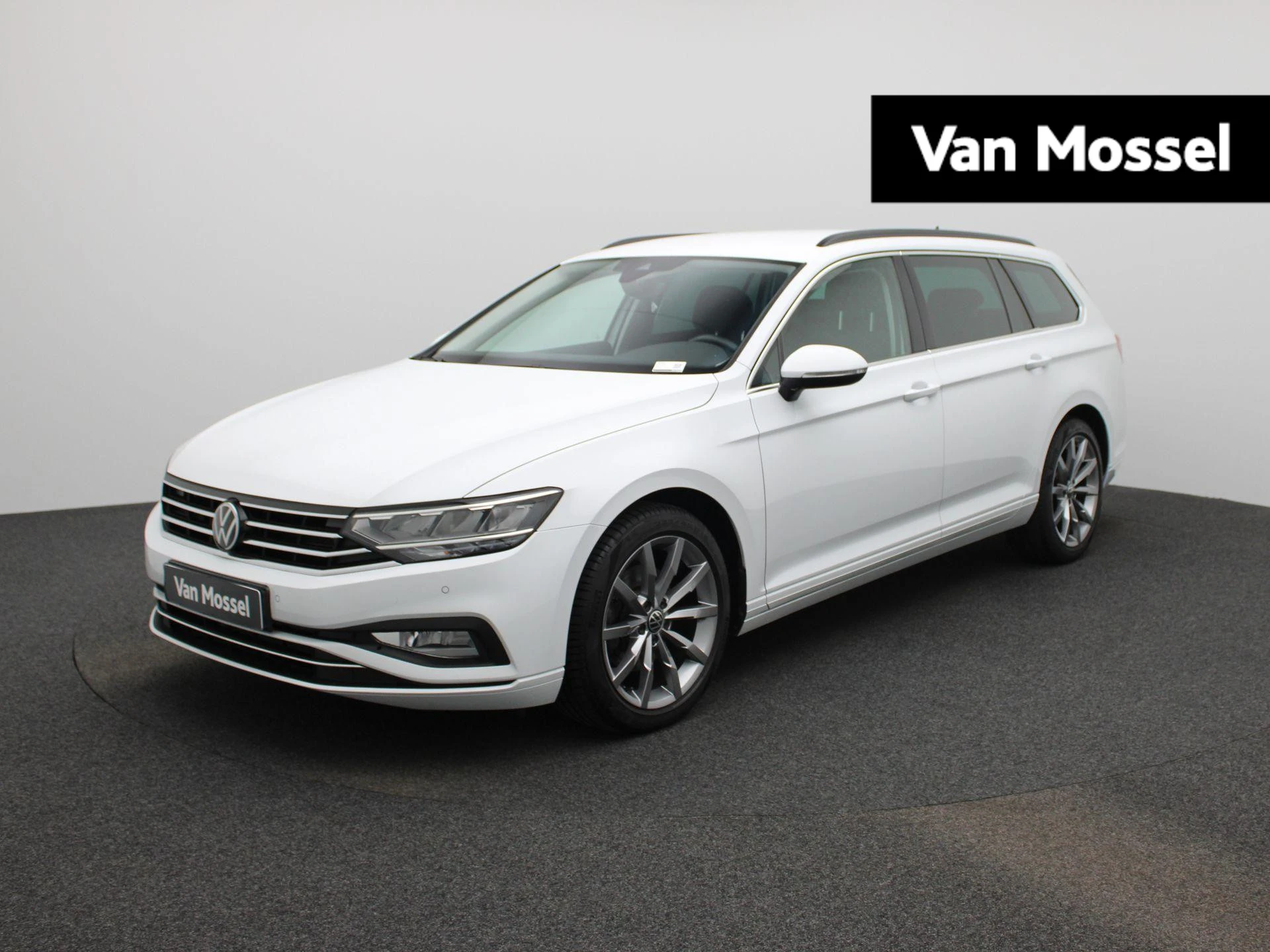 Volkswagen-Passat-image-0
