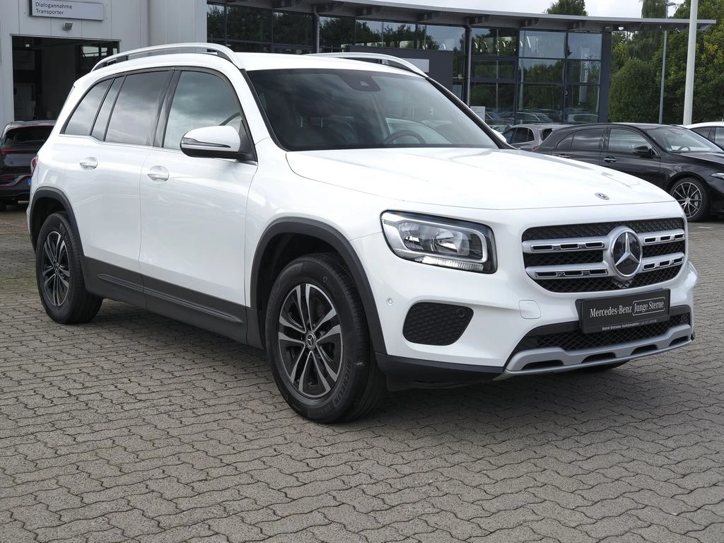 Mercedes-Benz-GLB 200-image-4