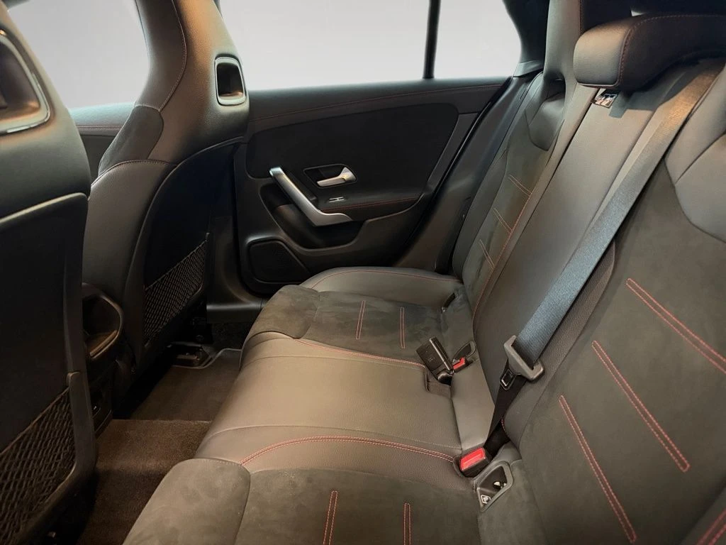 Mercedes-Benz-CLA 180-image-9
