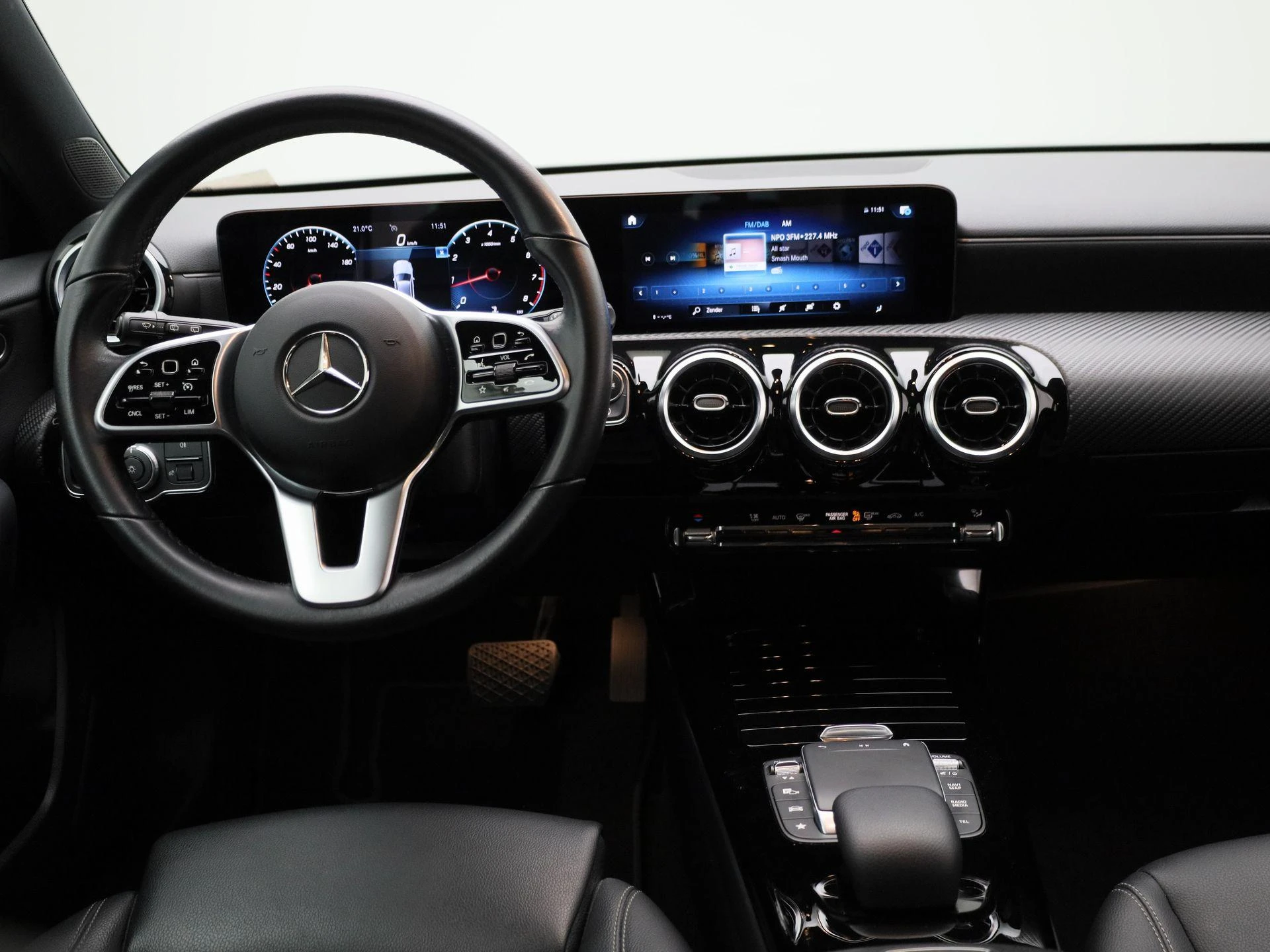 Mercedes-Benz-A-Klasse-image-6