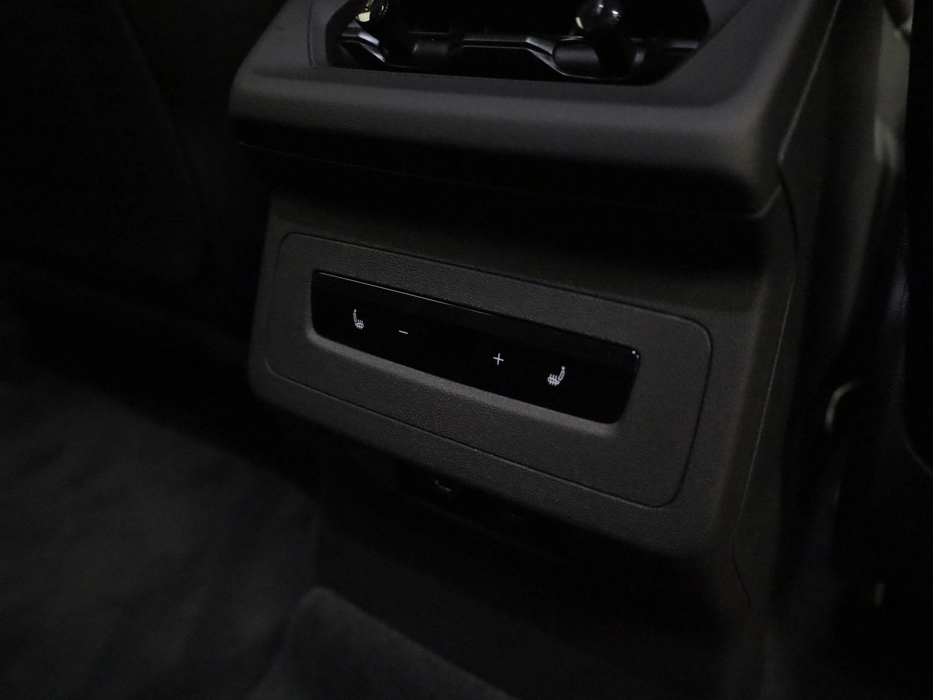 Audi-Q6 e-tron-image-40