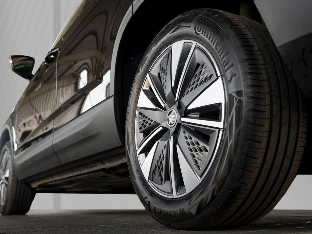Škoda Karoq 1.5 TSI DSG Selection Navi/AHK/LED