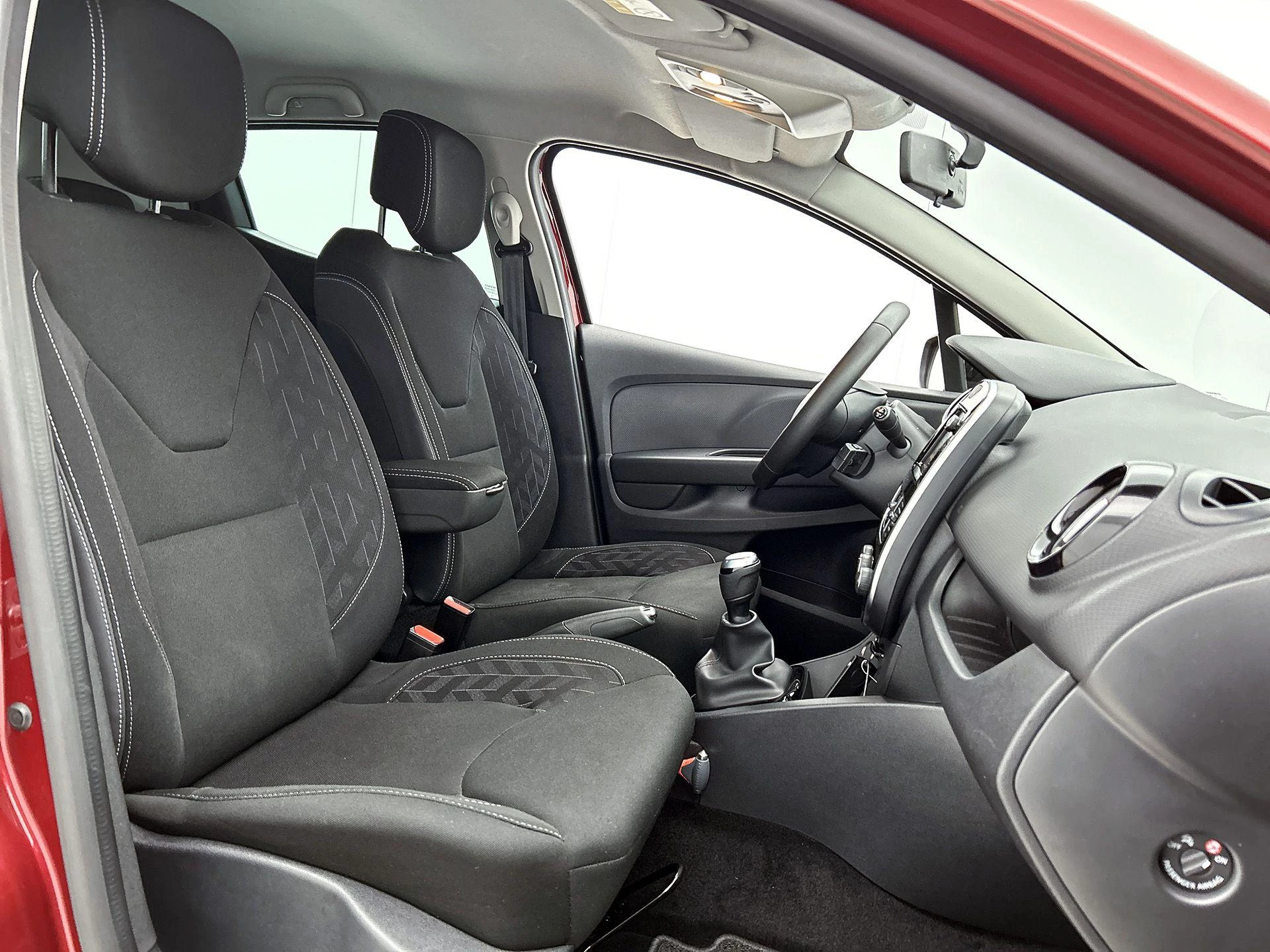 Renault-Clio-image-31