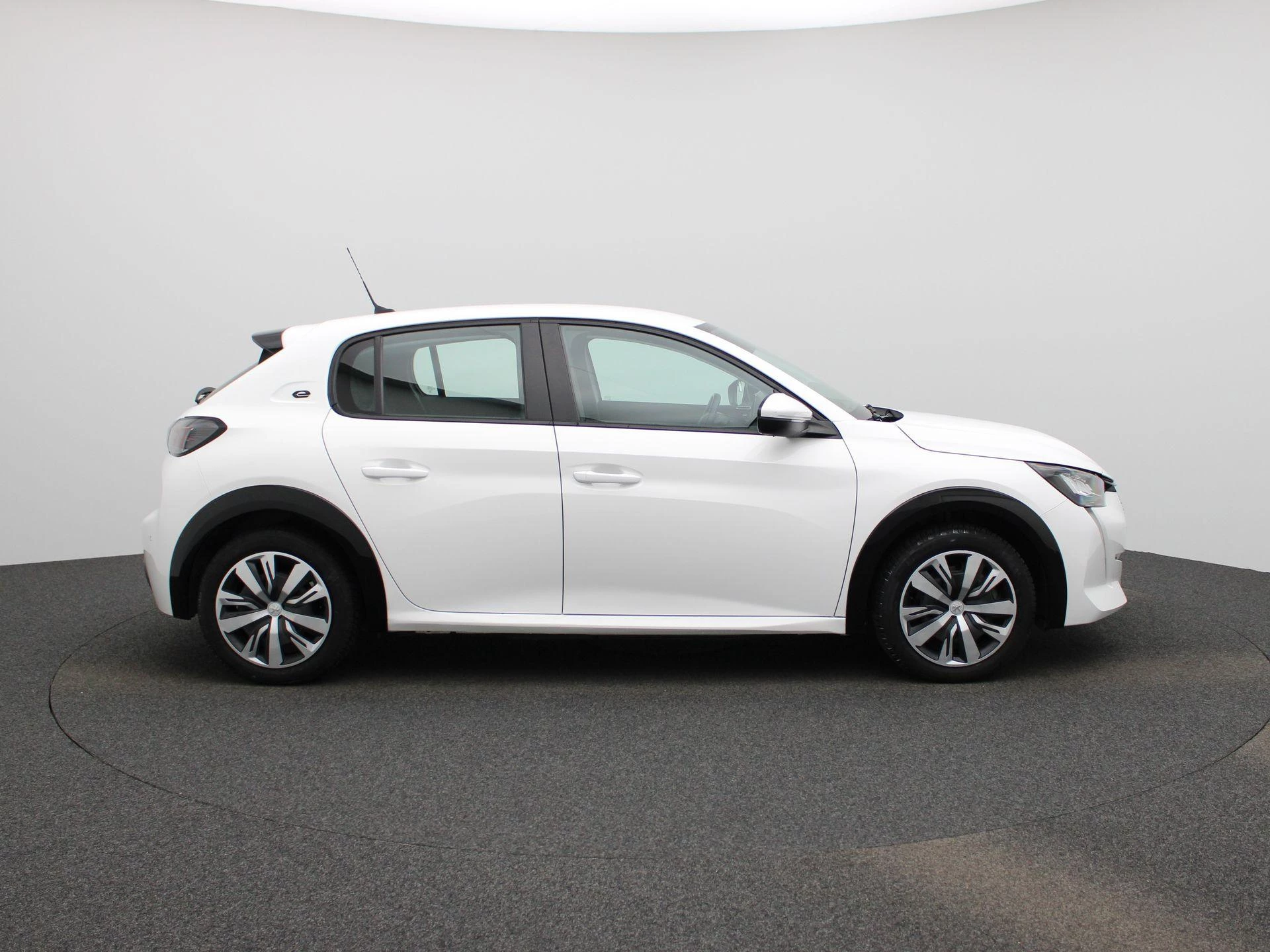 Peugeot-e-208-image-5