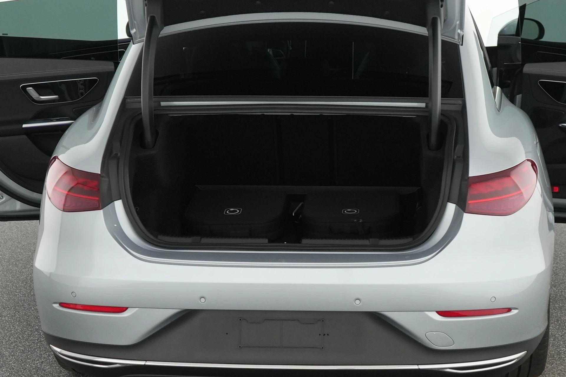 Mercedes-Benz EQE 300 Luxury Line + LEDER + TREKHAAK + CARPLAY + CAMERA +