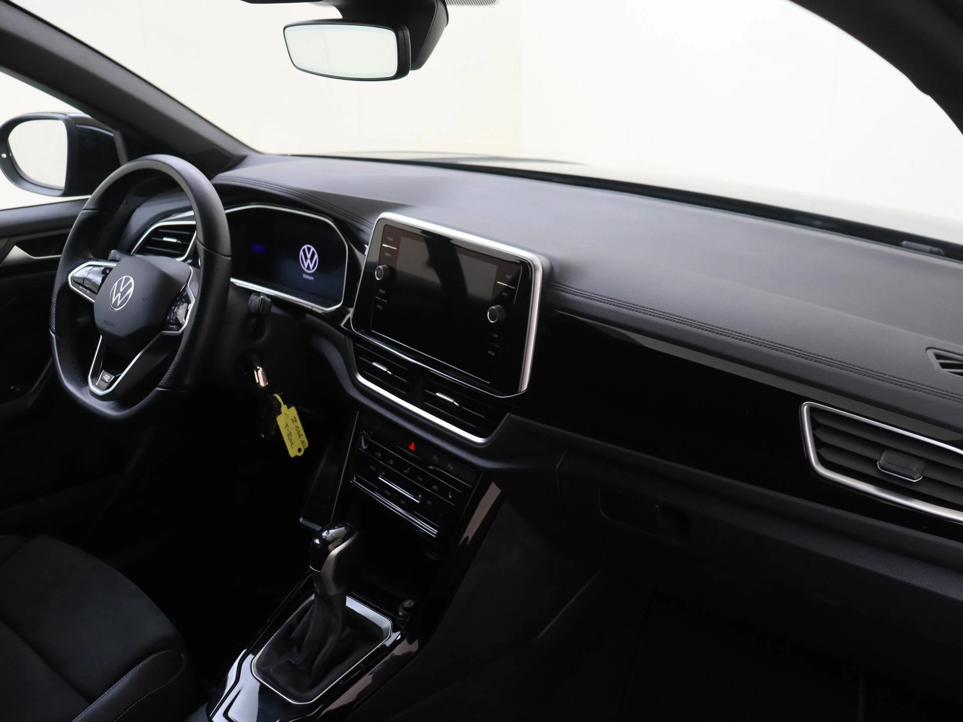 Volkswagen-T-Roc-image-12