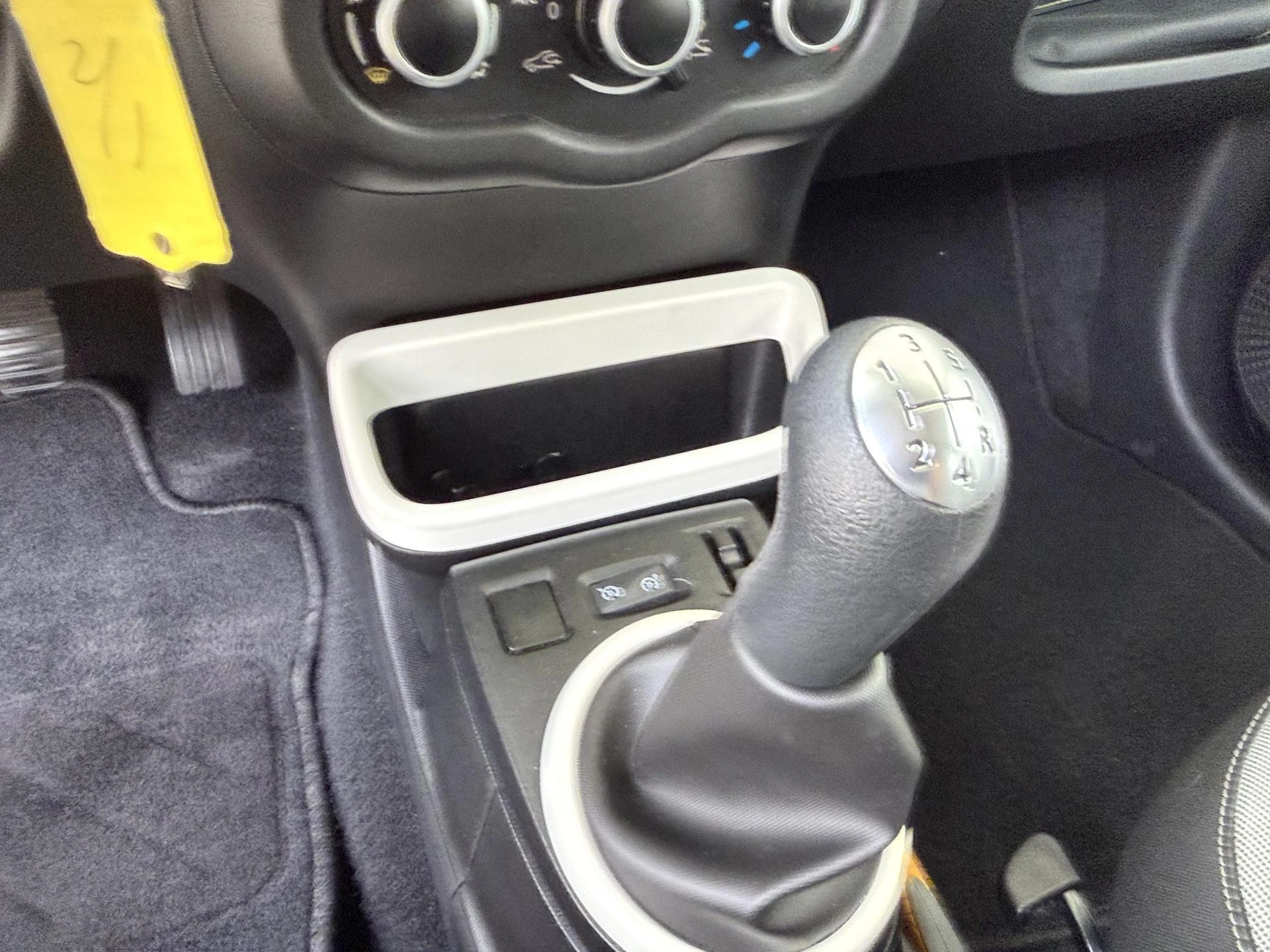Renault-Twingo-image-17