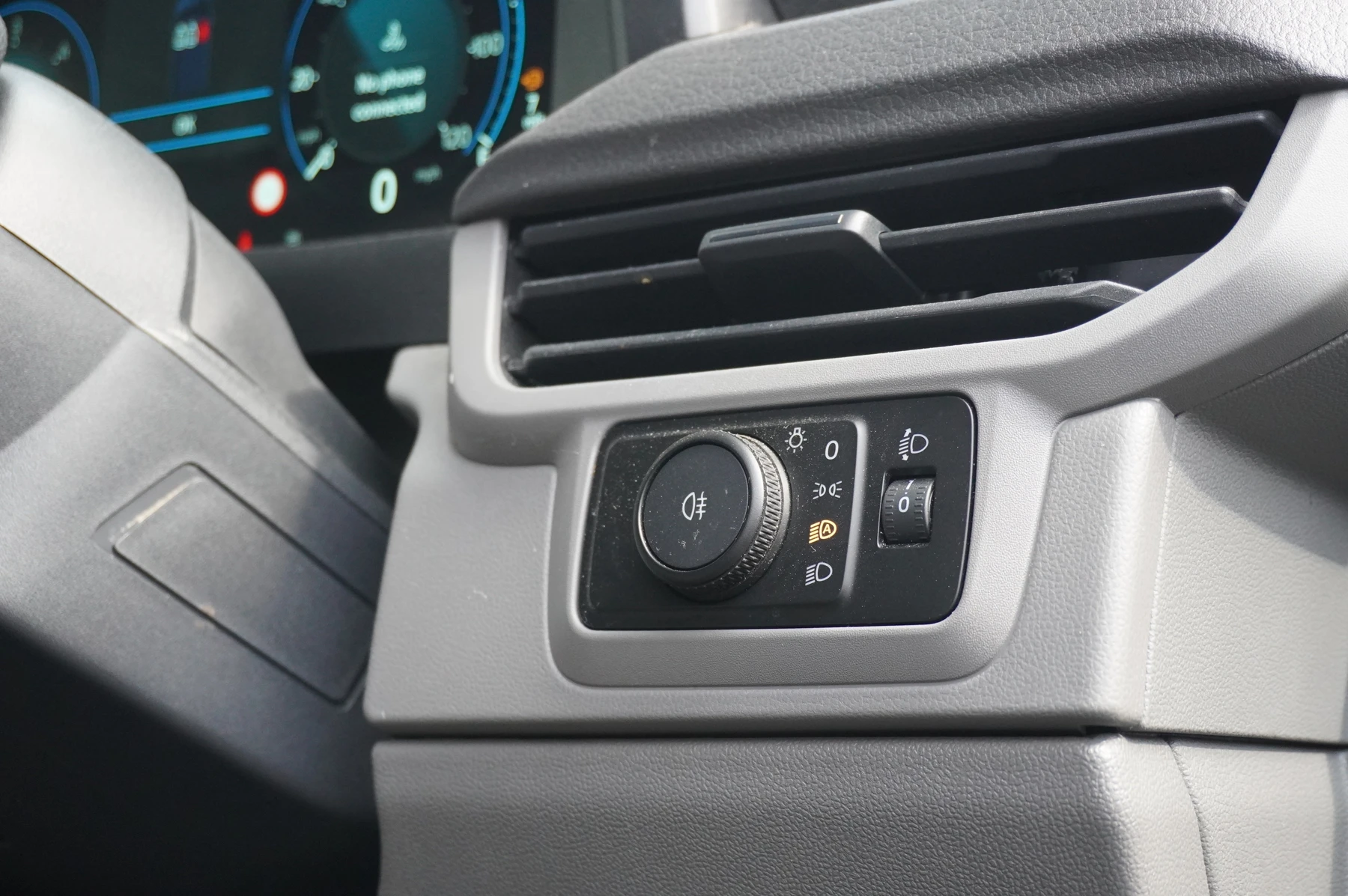 Volkswagen-Transporter-image-43